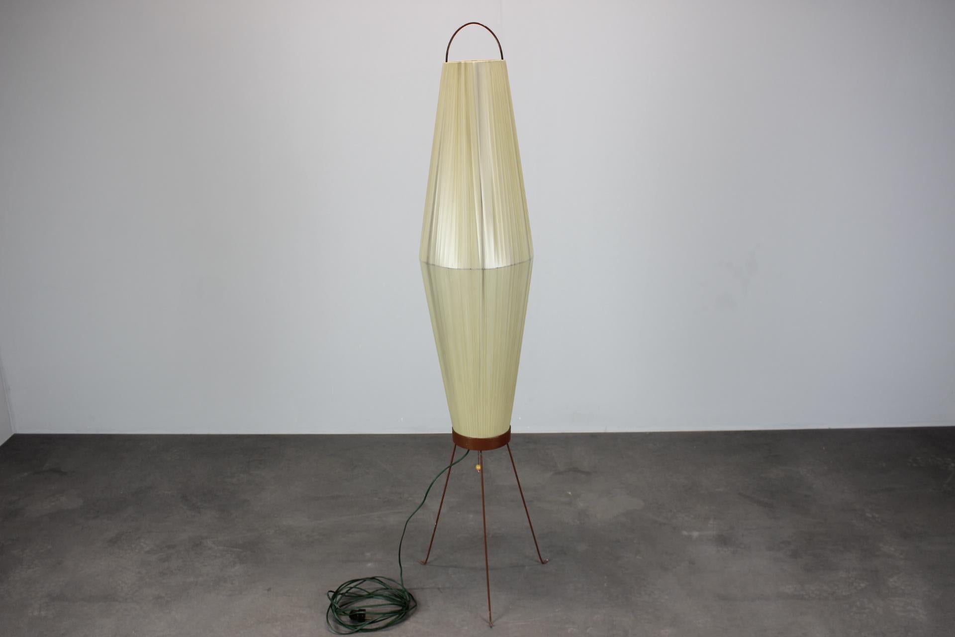 Lámpara grande de pie 