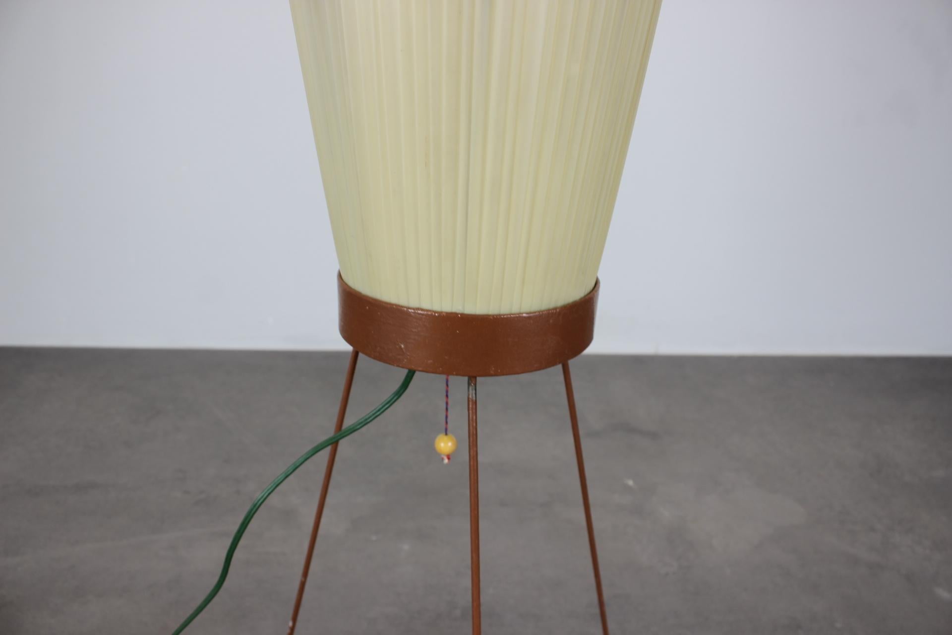 Lámpara grande de pie 