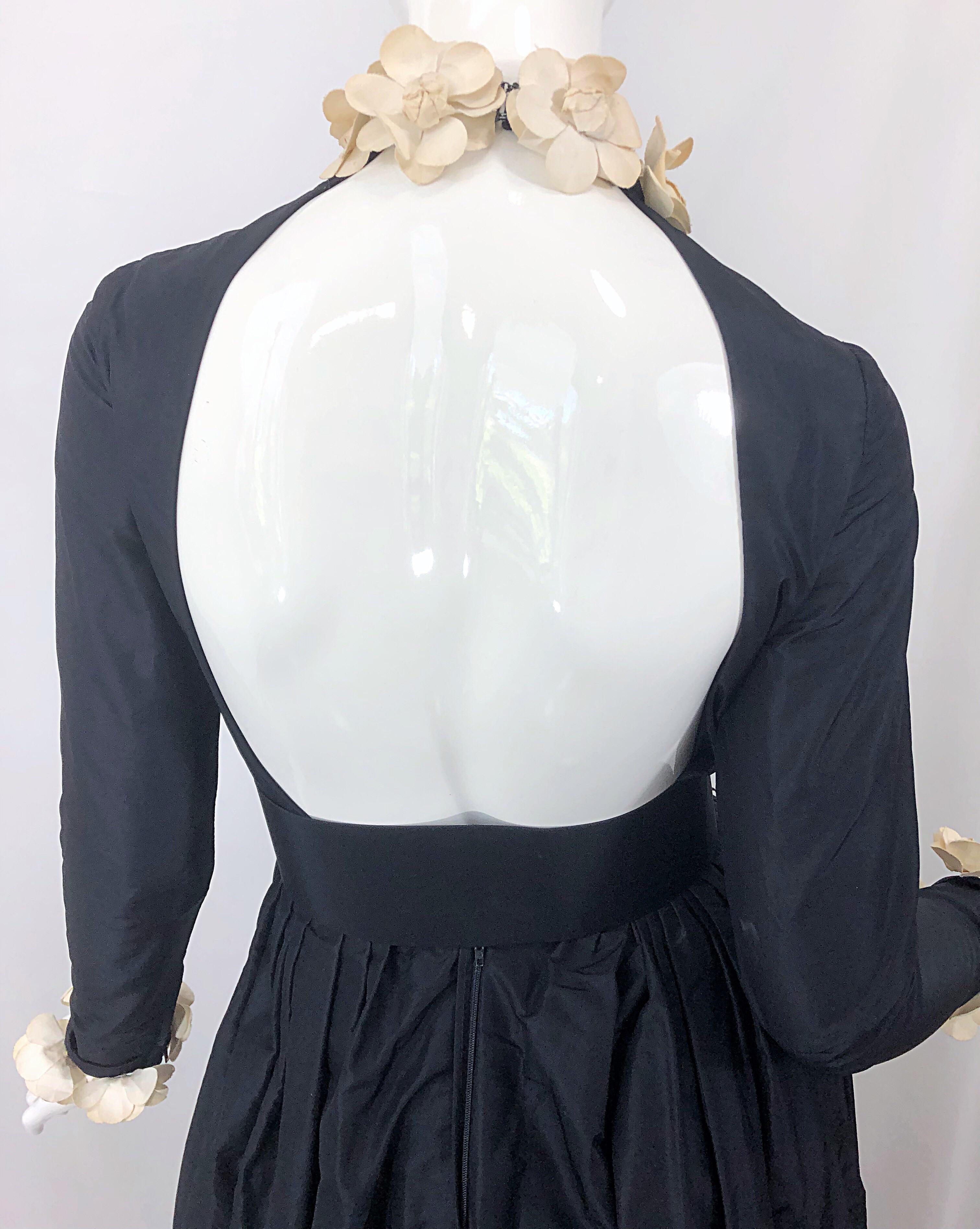 1970s Bill Blass Black + Ivory Camellia Flowers Open Back Vintage 70s Gown Dress In Excellent Condition For Sale In San Diego, CA