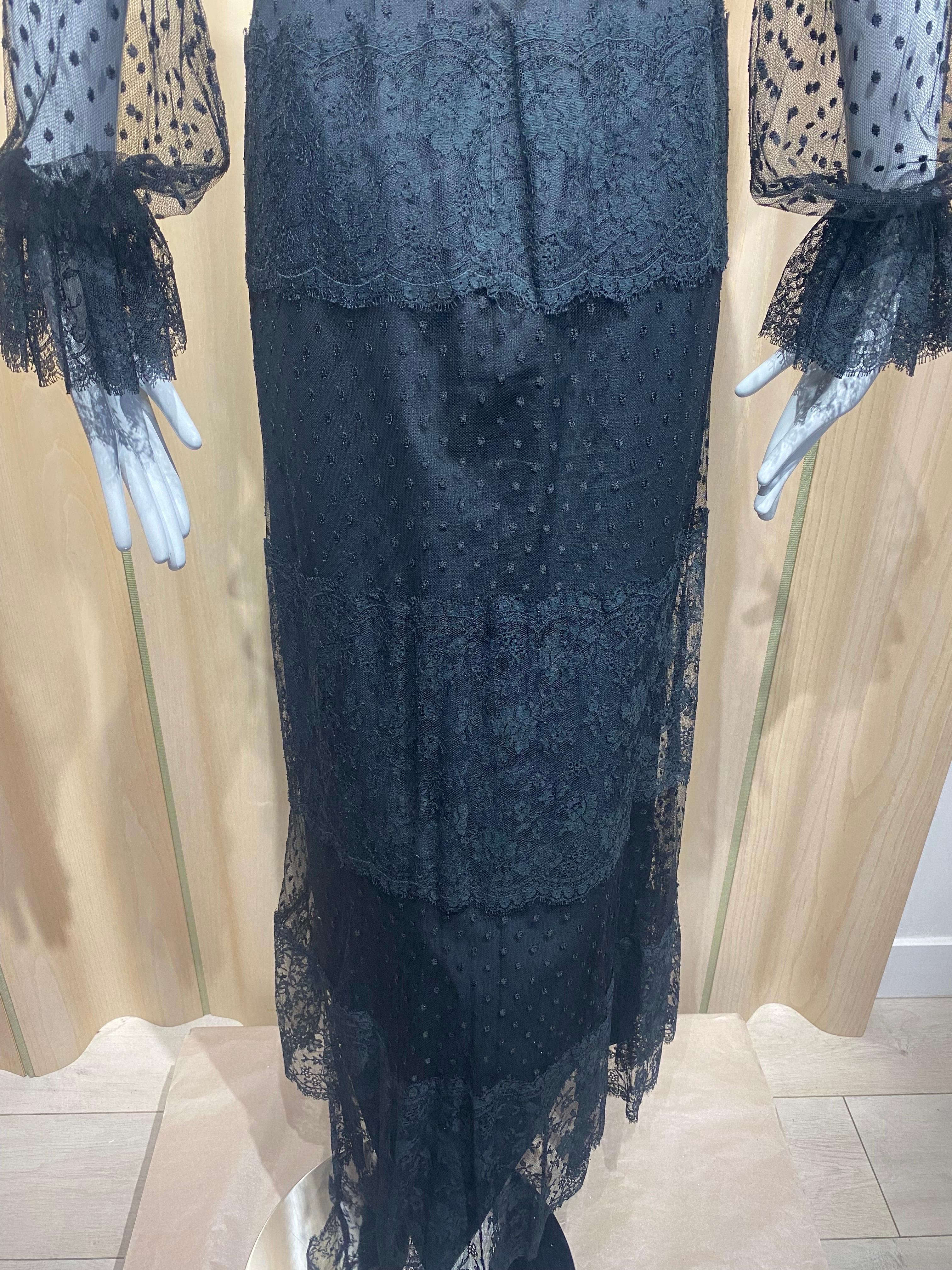 Robe en soie noire à manches longues BILL BLASS des années 1970 en vente 12