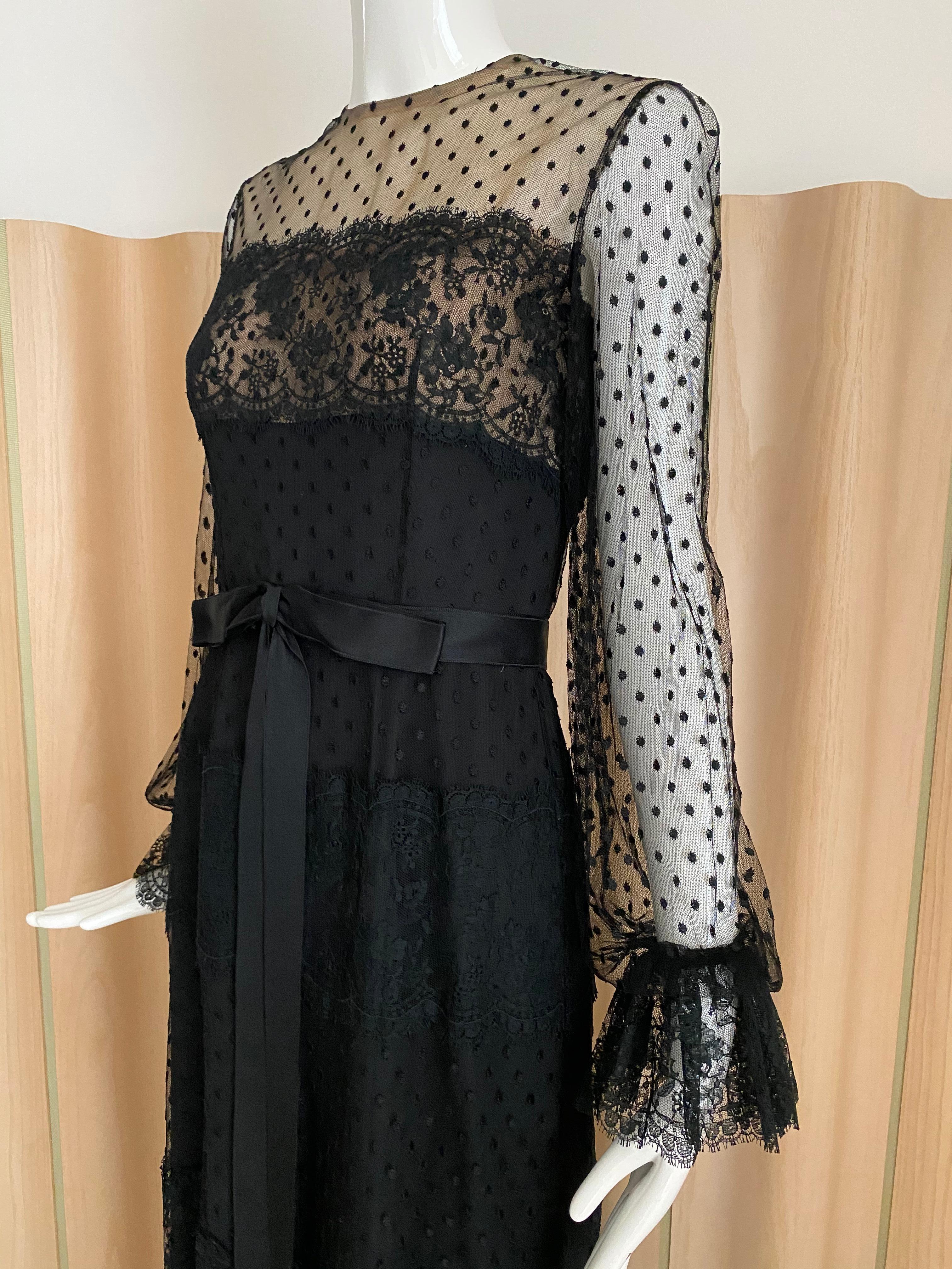 Robe en soie noire à manches longues BILL BLASS des années 1970 en vente 2