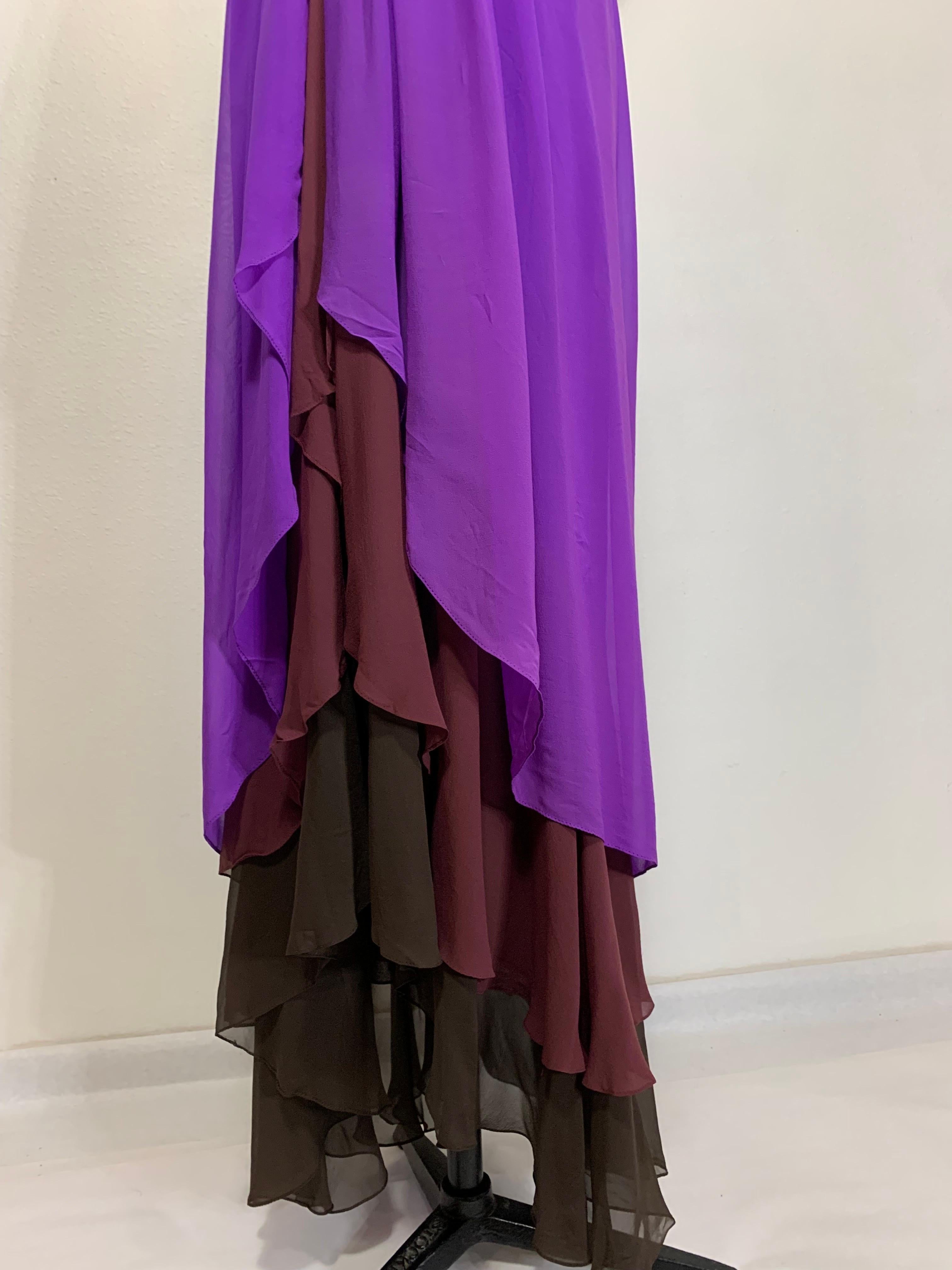 1970s Bill Blass Color-Blocked Purple Silk Chiffon Goddess Gown w Tiered Hem (Robe de déesse en mousseline de soie violette avec ourlet à lanières) en vente 2