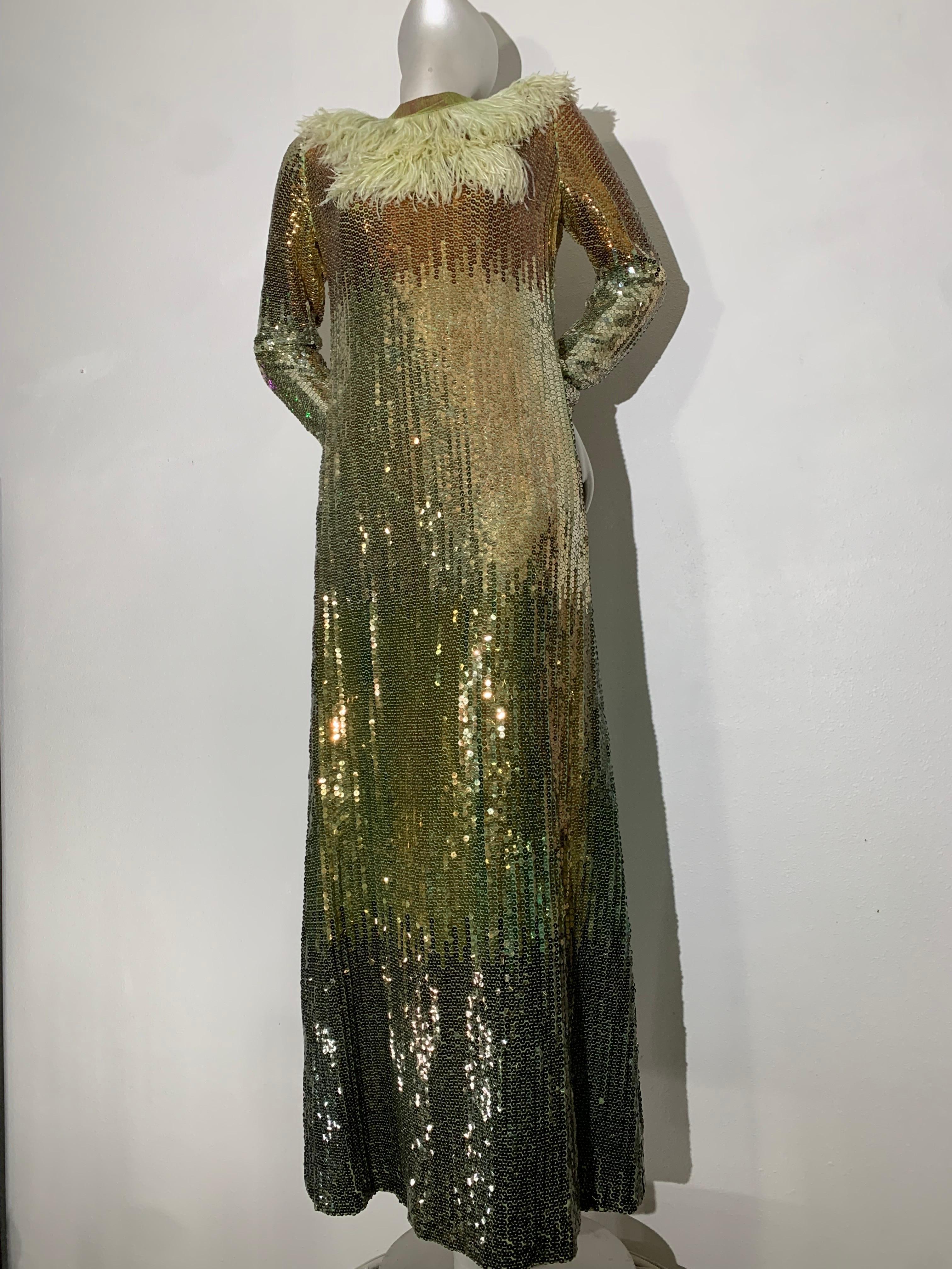 Bill Blass Ombrefarbenes langärmeliges Maxikleid mit Pailletten und Straußenfedern, 1970er Jahre im Angebot 9