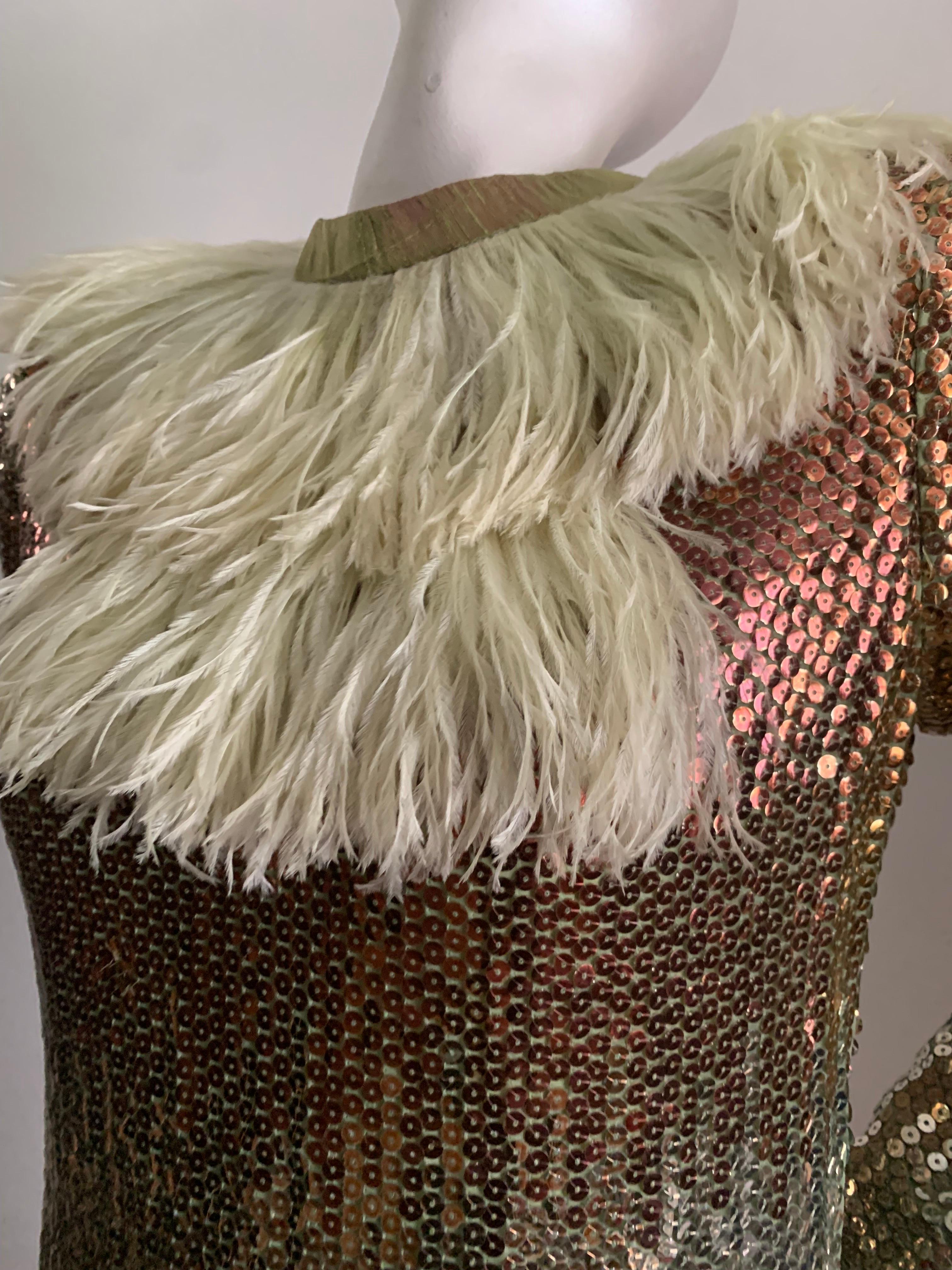 Bill Blass Ombrefarbenes langärmeliges Maxikleid mit Pailletten und Straußenfedern, 1970er Jahre (Schwarz) im Angebot