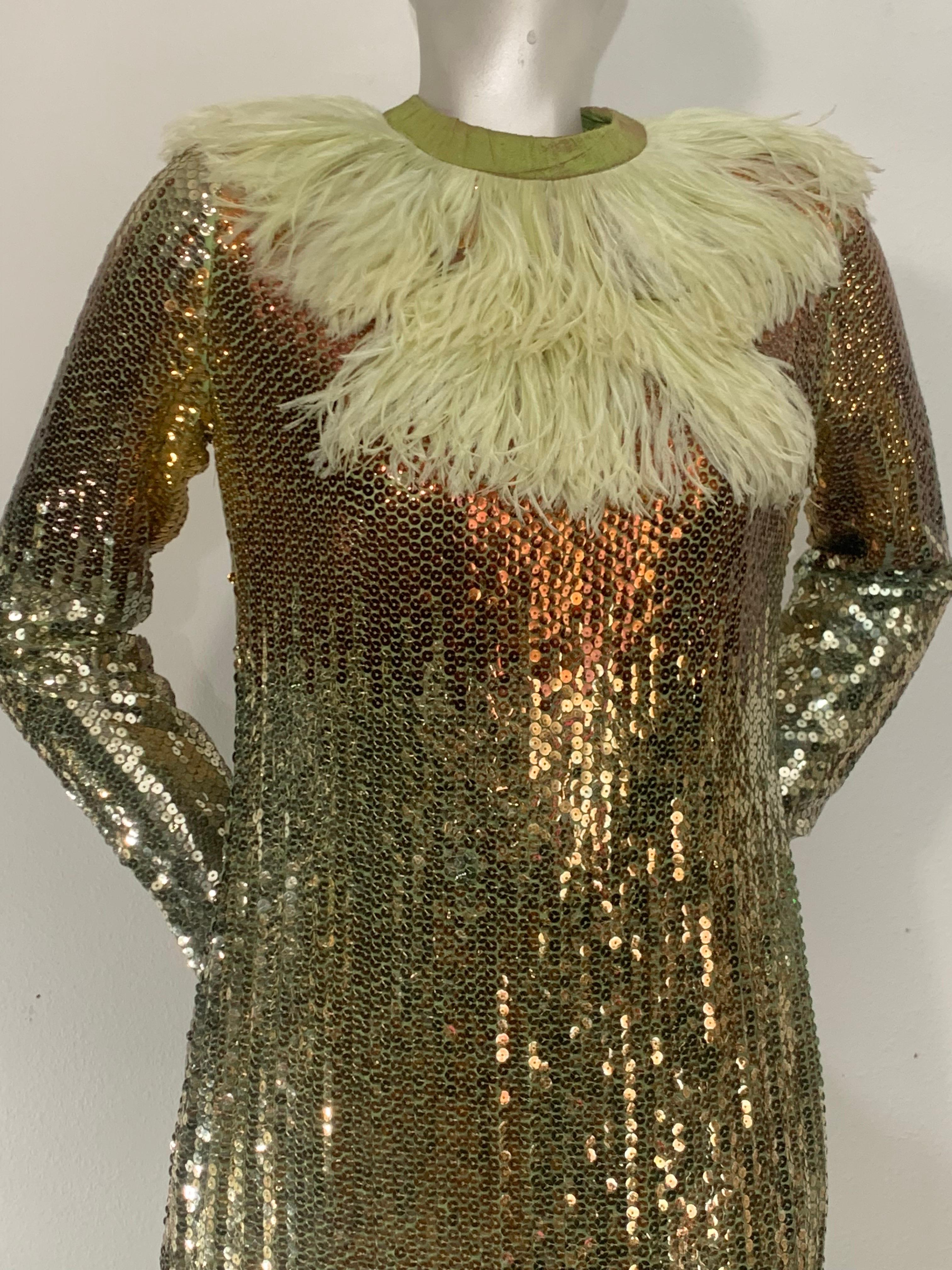 Bill Blass Ombrefarbenes langärmeliges Maxikleid mit Pailletten und Straußenfedern, 1970er Jahre Damen im Angebot