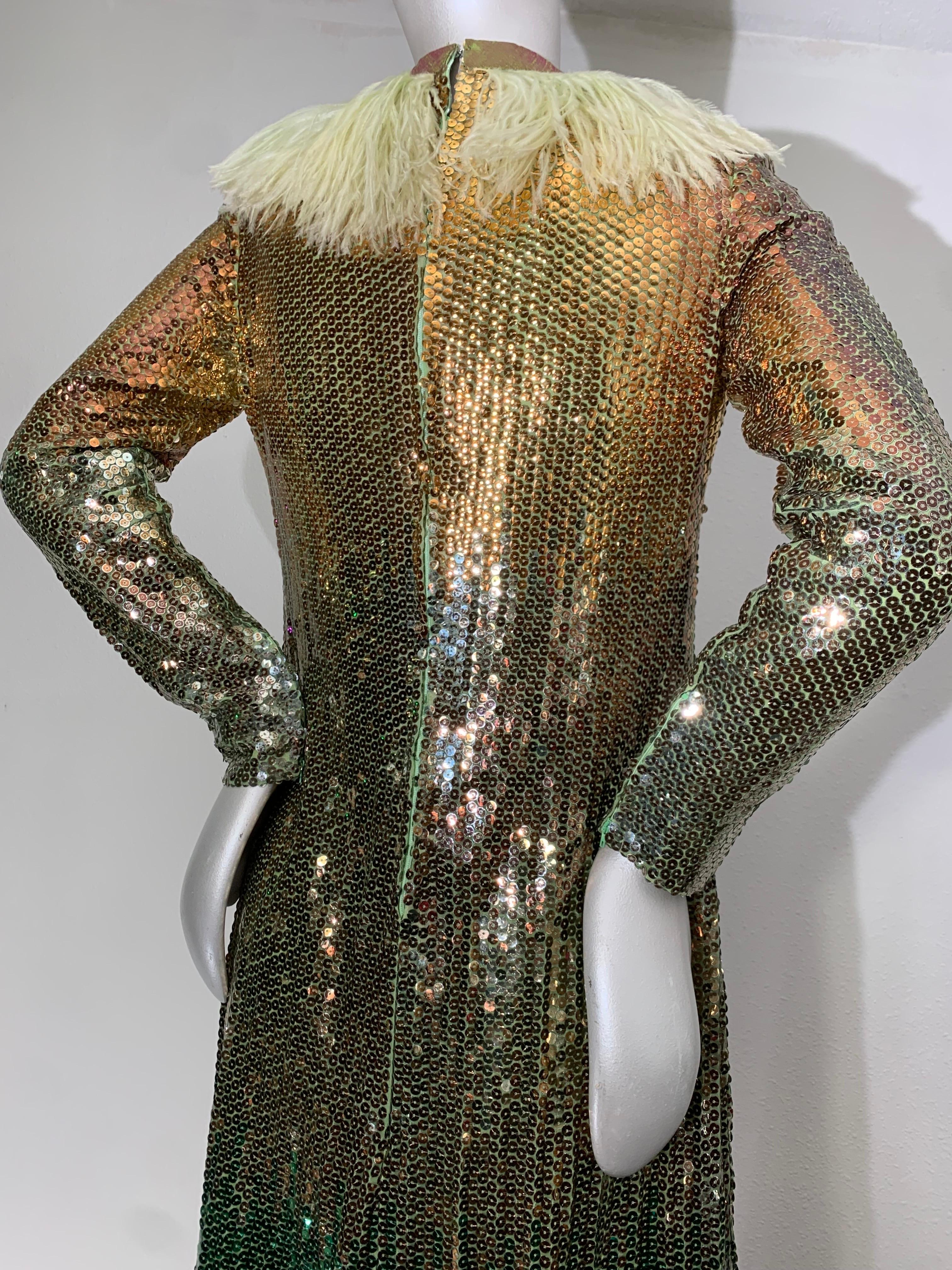 Bill Blass Ombrefarbenes langärmeliges Maxikleid mit Pailletten und Straußenfedern, 1970er Jahre im Angebot 2