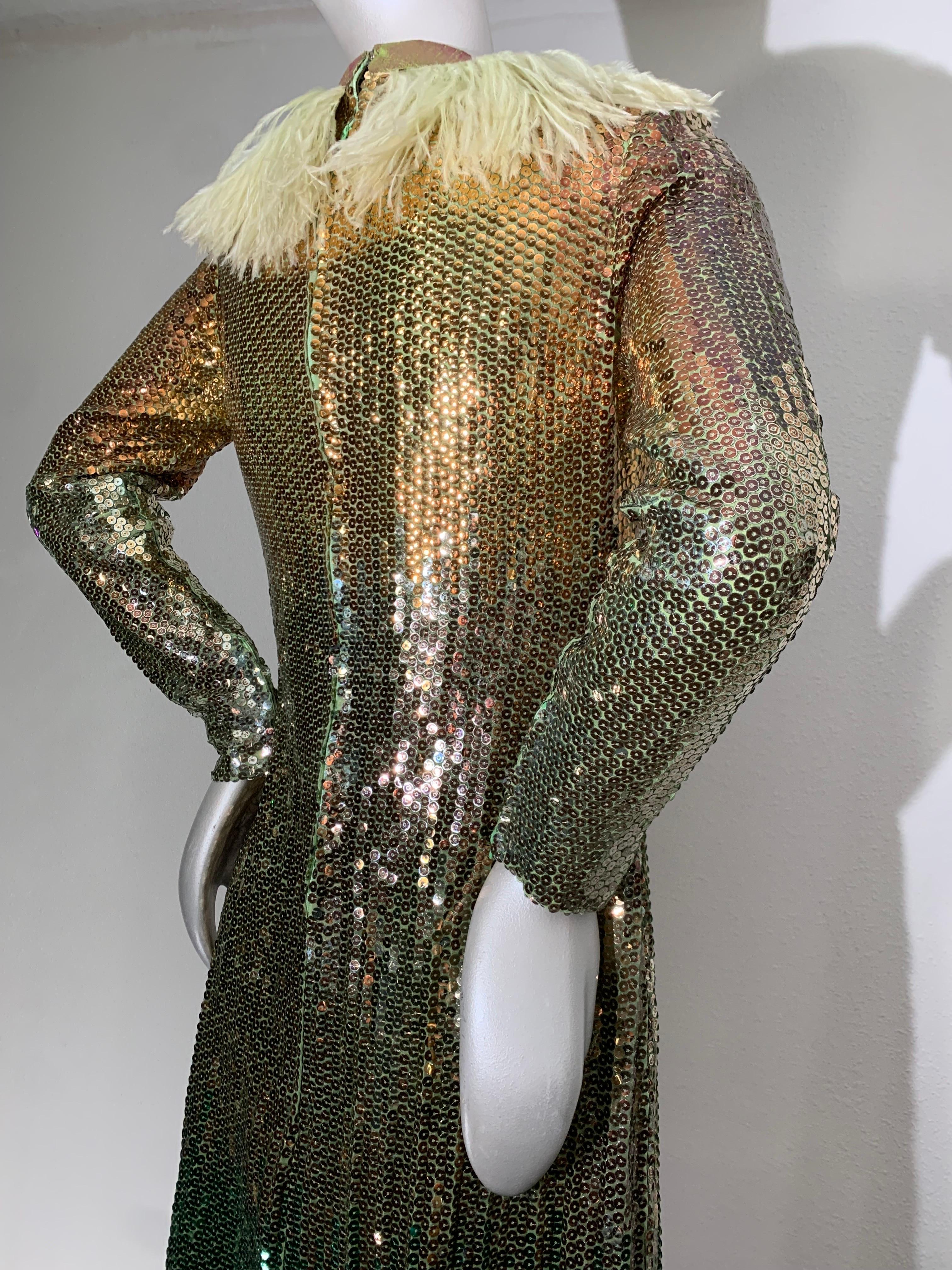 Bill Blass Ombrefarbenes langärmeliges Maxikleid mit Pailletten und Straußenfedern, 1970er Jahre im Angebot 4