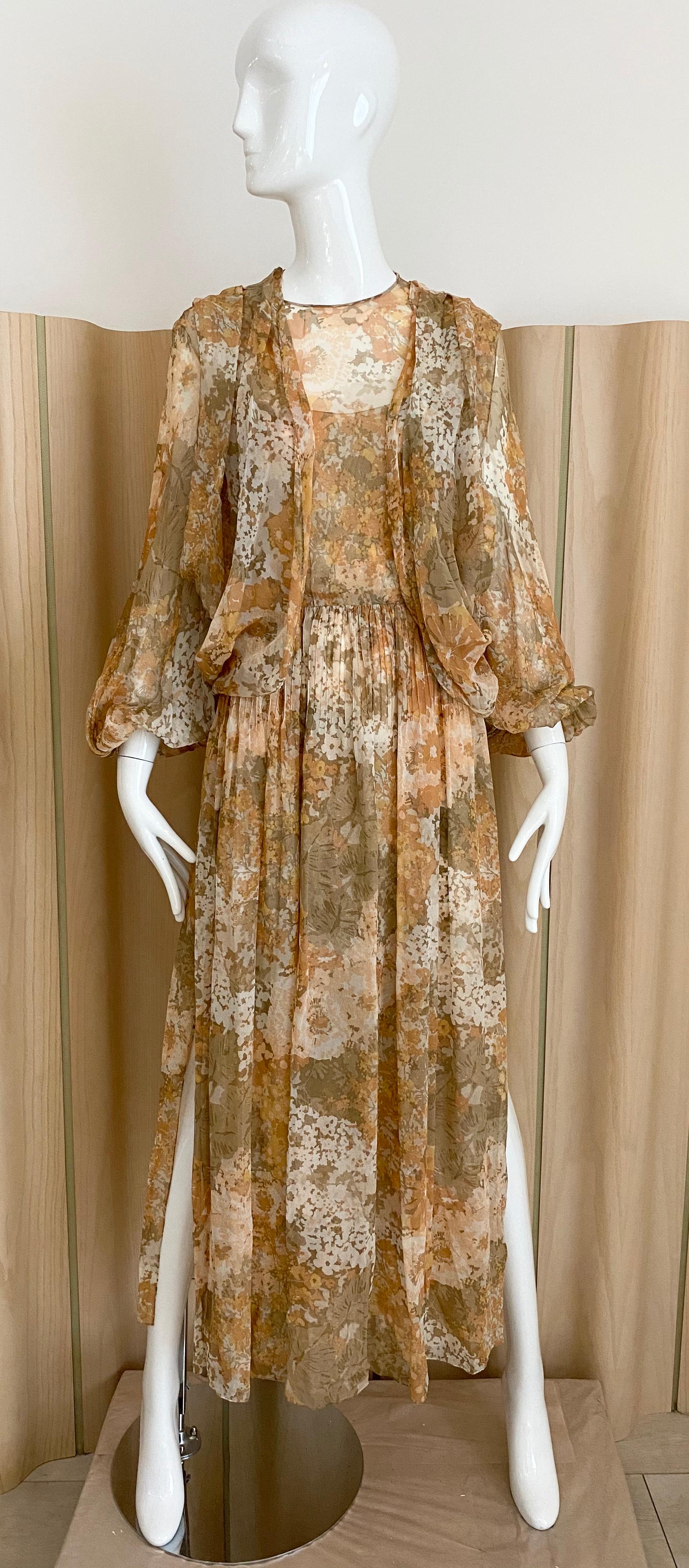 Beautiful vintage Bill Blass 1970s Silk Crepe floral print in brown, white, green and orange long sleeve maxi dress with vest ( 2 pcs) 
Size: M
