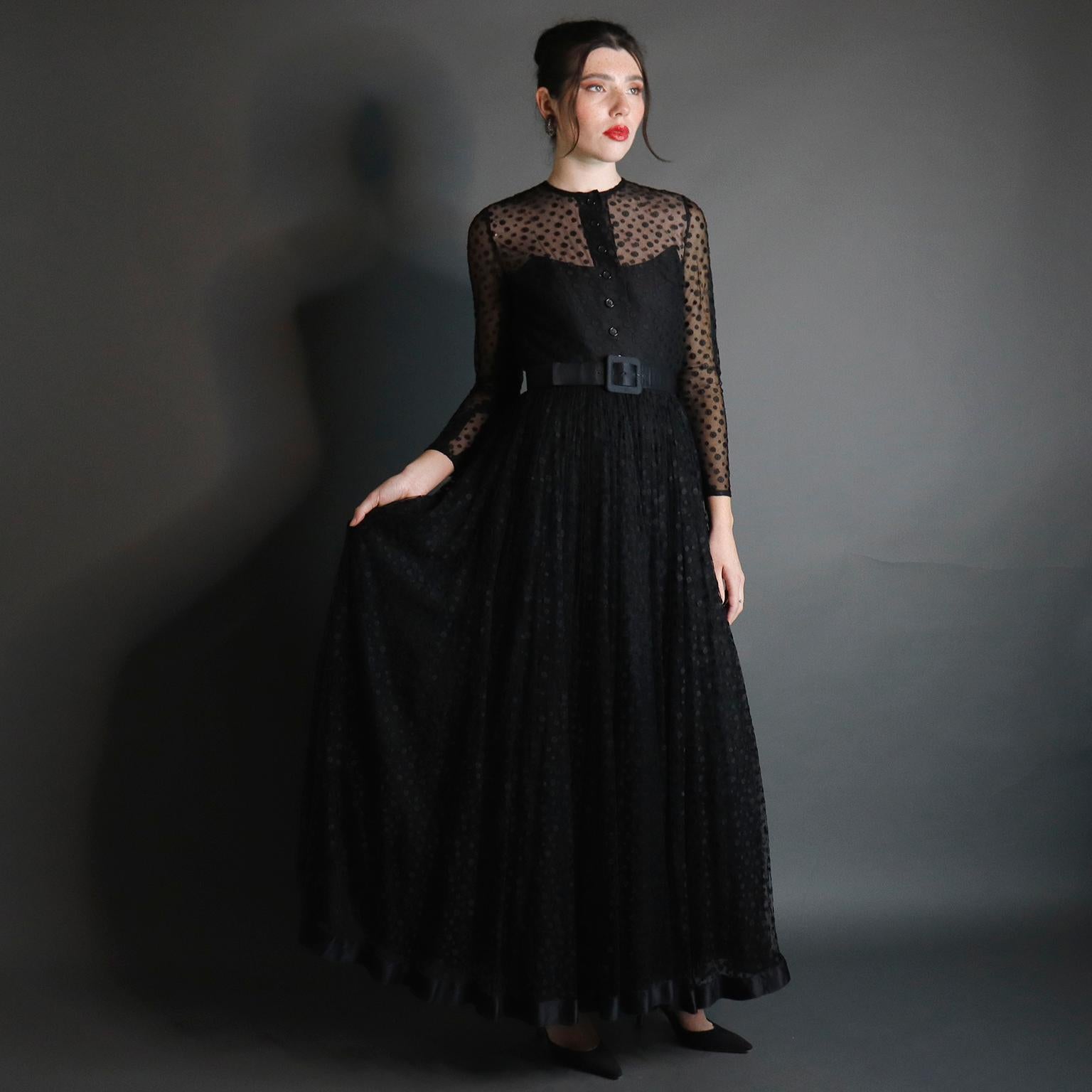 1970 Bill Blass Vintage Dress Robe de soirée en taffetas de soie noir et tulle à pois en vente 4