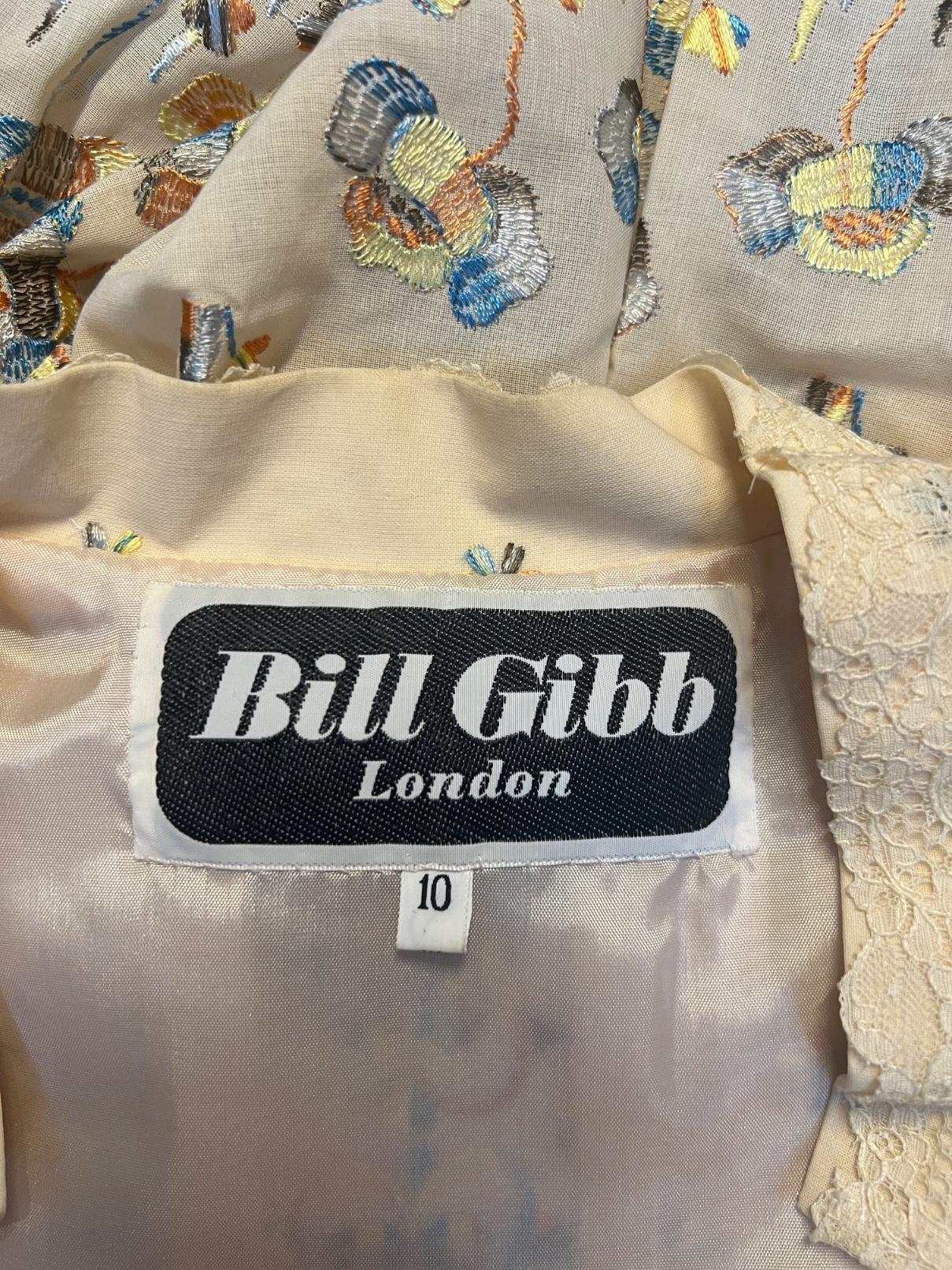 De las mujeres Maxivestido floral bordado y crema Bill Gibb, años 70 en venta