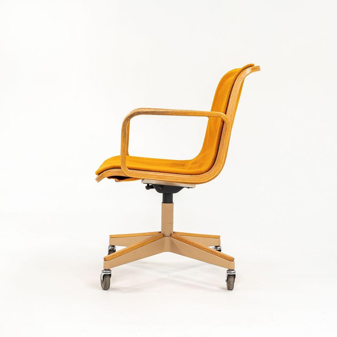Poltrona da ufficio Bill Stephens per Knoll degli anni '70 in Oak e tessuto arancione in vendita 1