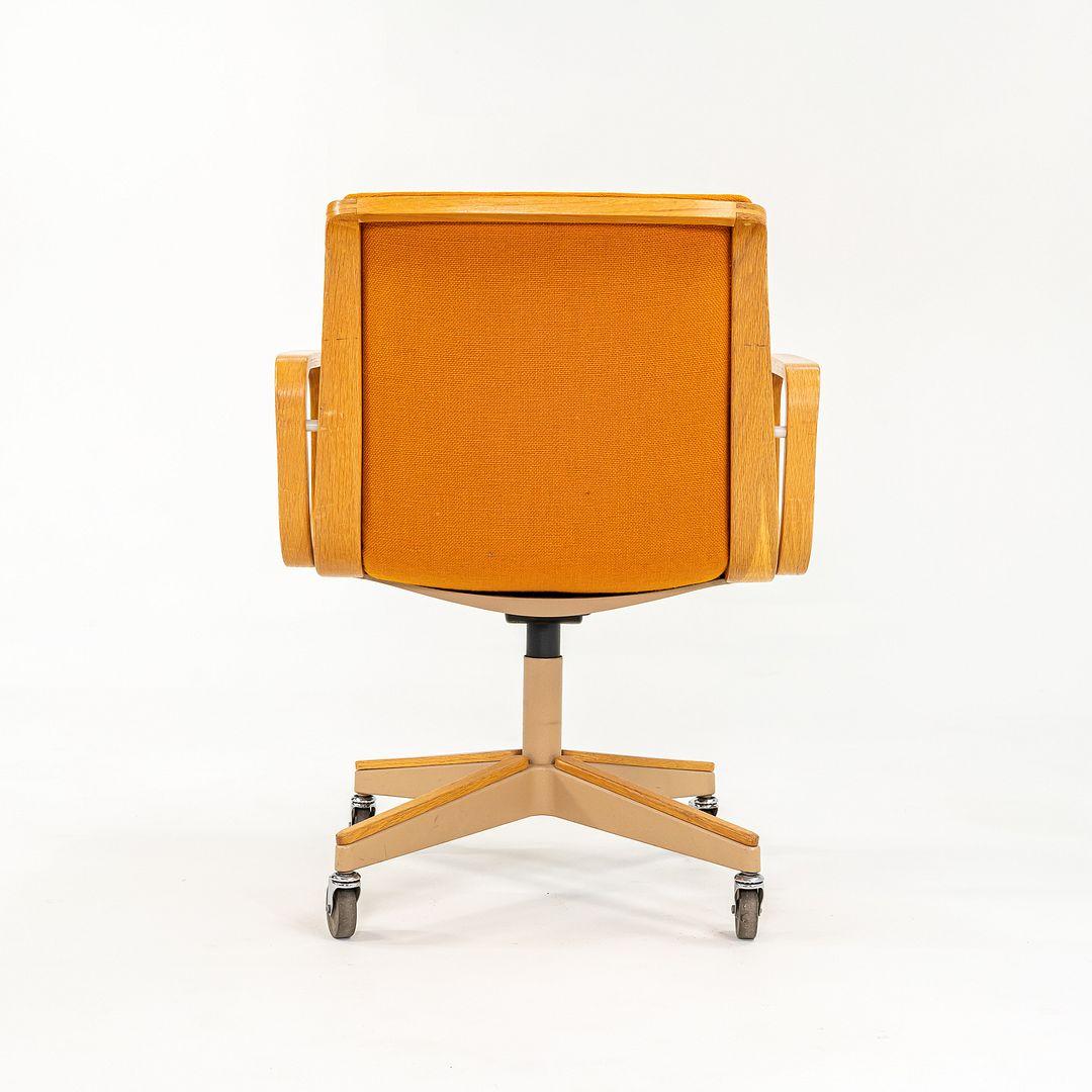 Poltrona da ufficio Bill Stephens per Knoll degli anni '70 in Oak e tessuto arancione in vendita 2