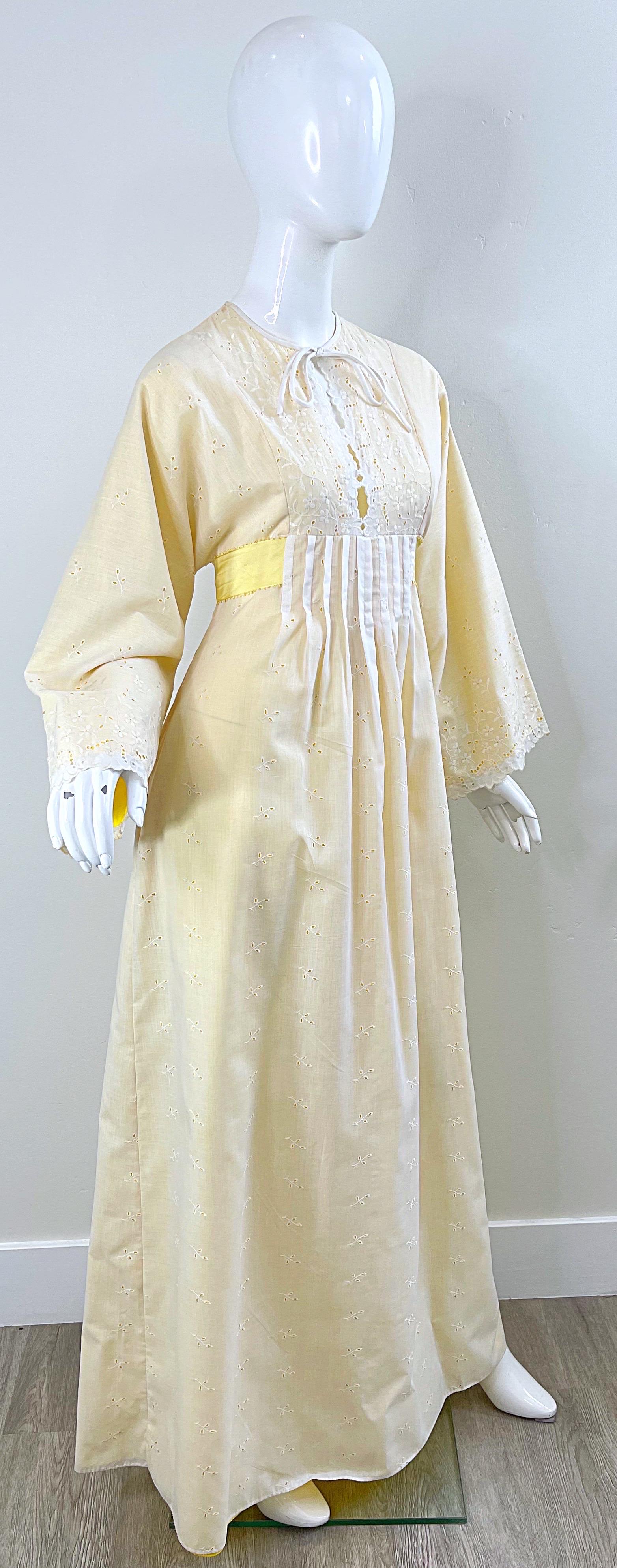 1970s Bill Tice Pale Yellow + White Cotton Eyelet Vintage 70s Maxi Dress en vente 2