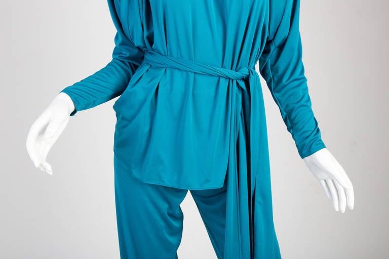 1970s Bill Tice Turquoise & Gold Gathered Jersey Dolman Sleeve Top & Pants Set  For Sale 2