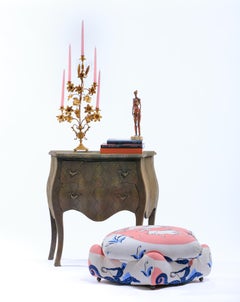 Pouf Ottoman Billy Baldwin personnalisé avec tissu Pierre Frey Pink Lasso c. 1970