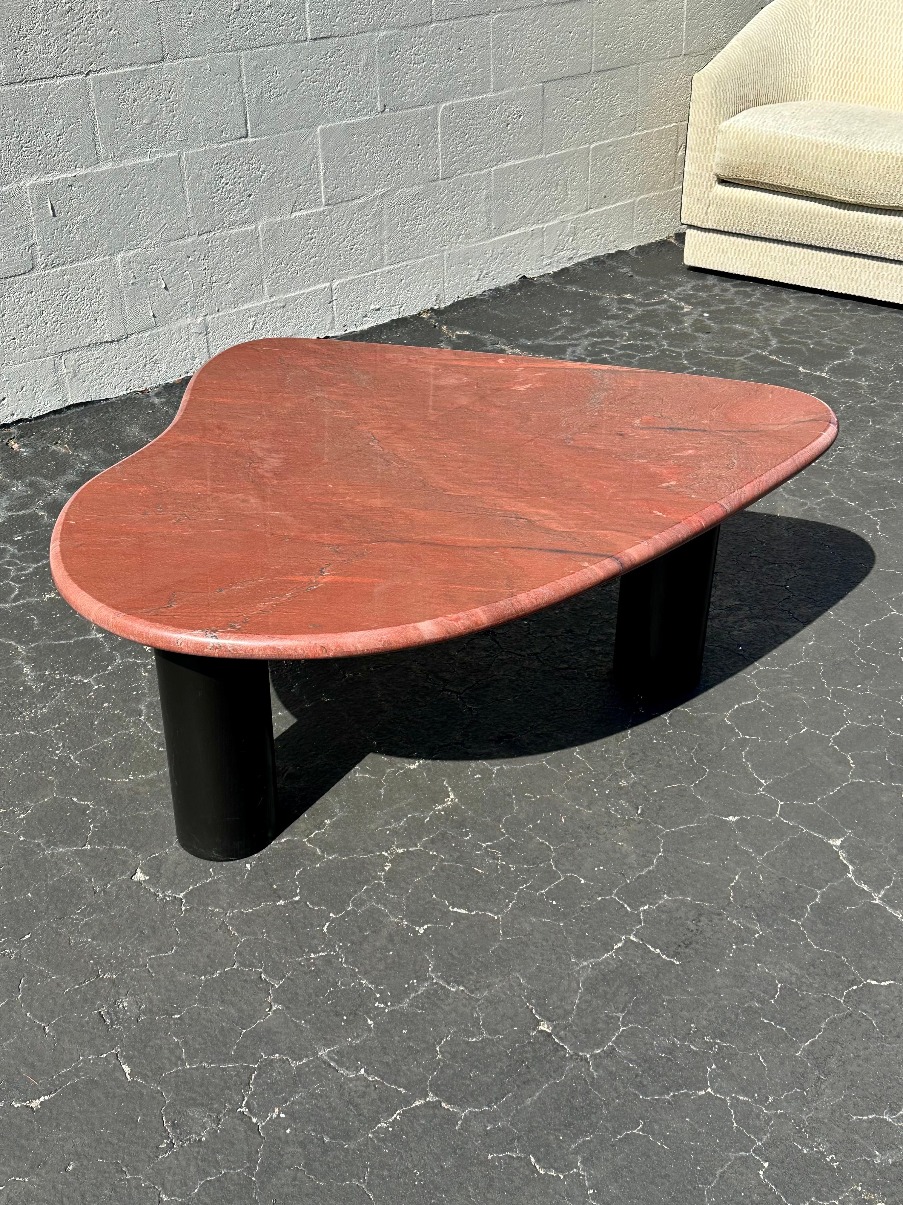 1970s Biomorphic Freeform Burgundy Marble Coffee Table In Good Condition For Sale In Fort Lauderdale, FL