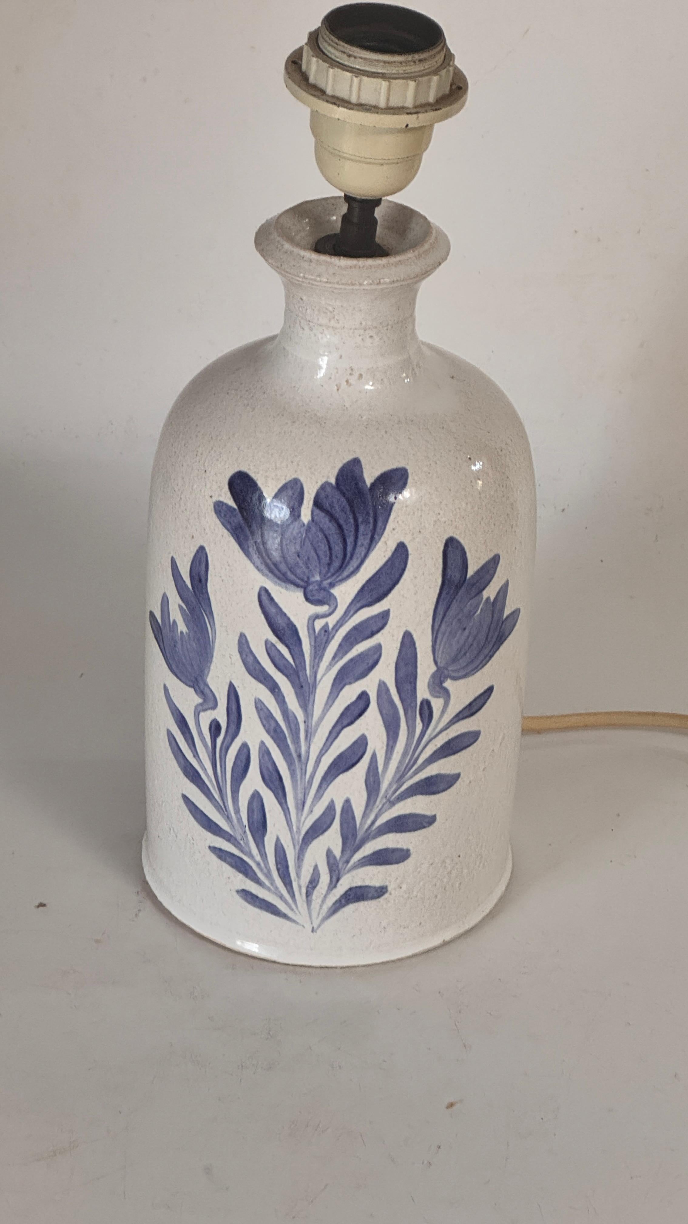 Patinated 1970s Biot Ceramic Table Lamp – White and Blue Floral Design, French Provincial For Sale