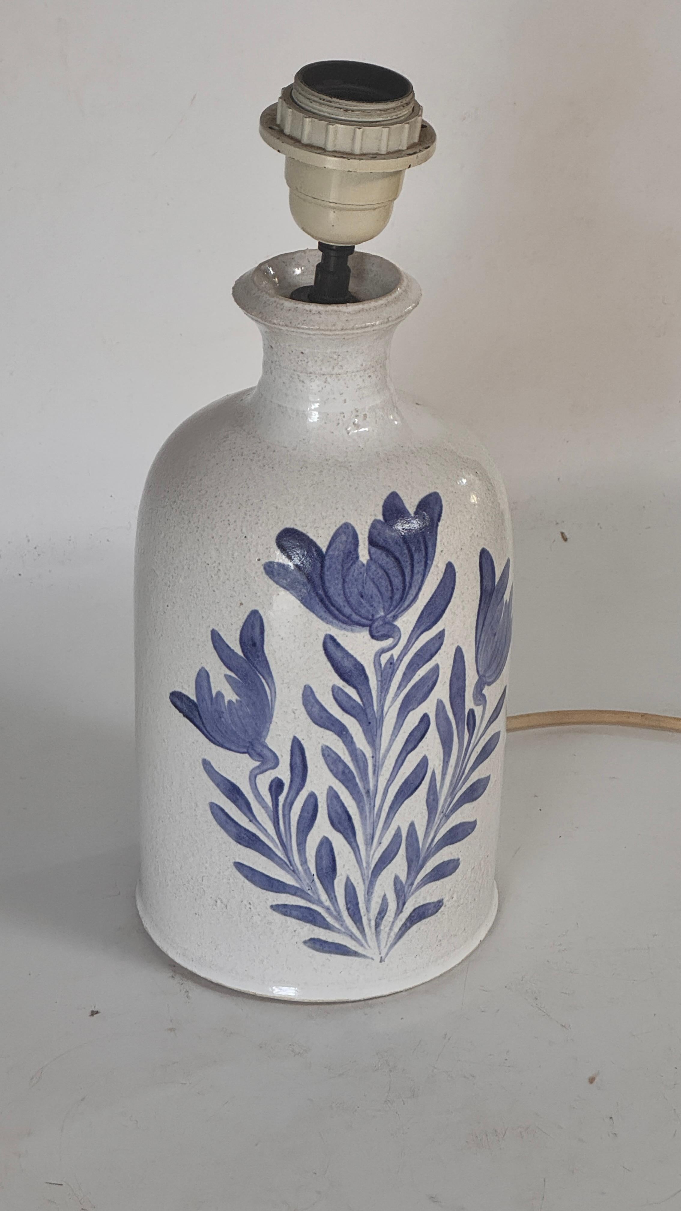 Late 20th Century 1970s Biot Ceramic Table Lamp – White and Blue Floral Design, French Provincial For Sale