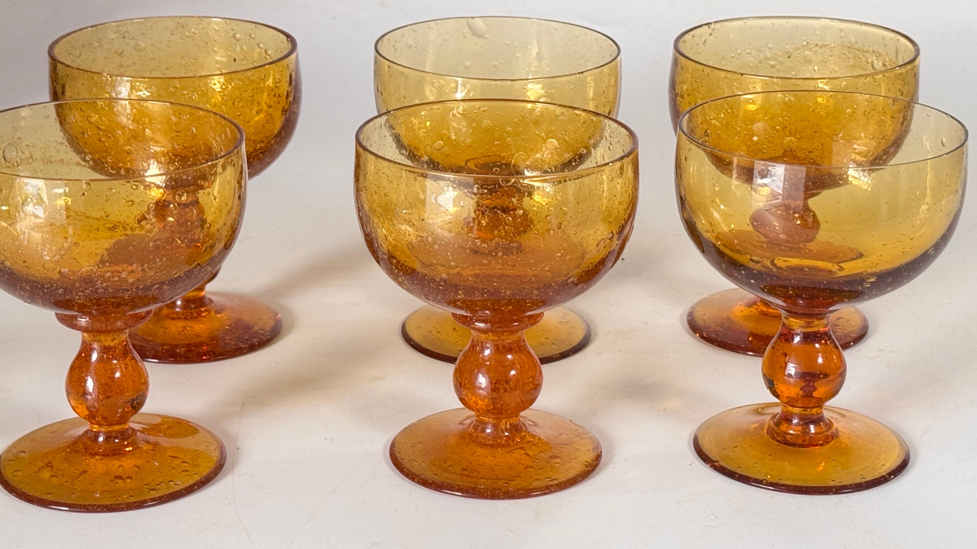 1970s Biot Frutero y Juego de Cóctel, Vidrio Burbuja Amarillo-Naranja Francia en venta 3