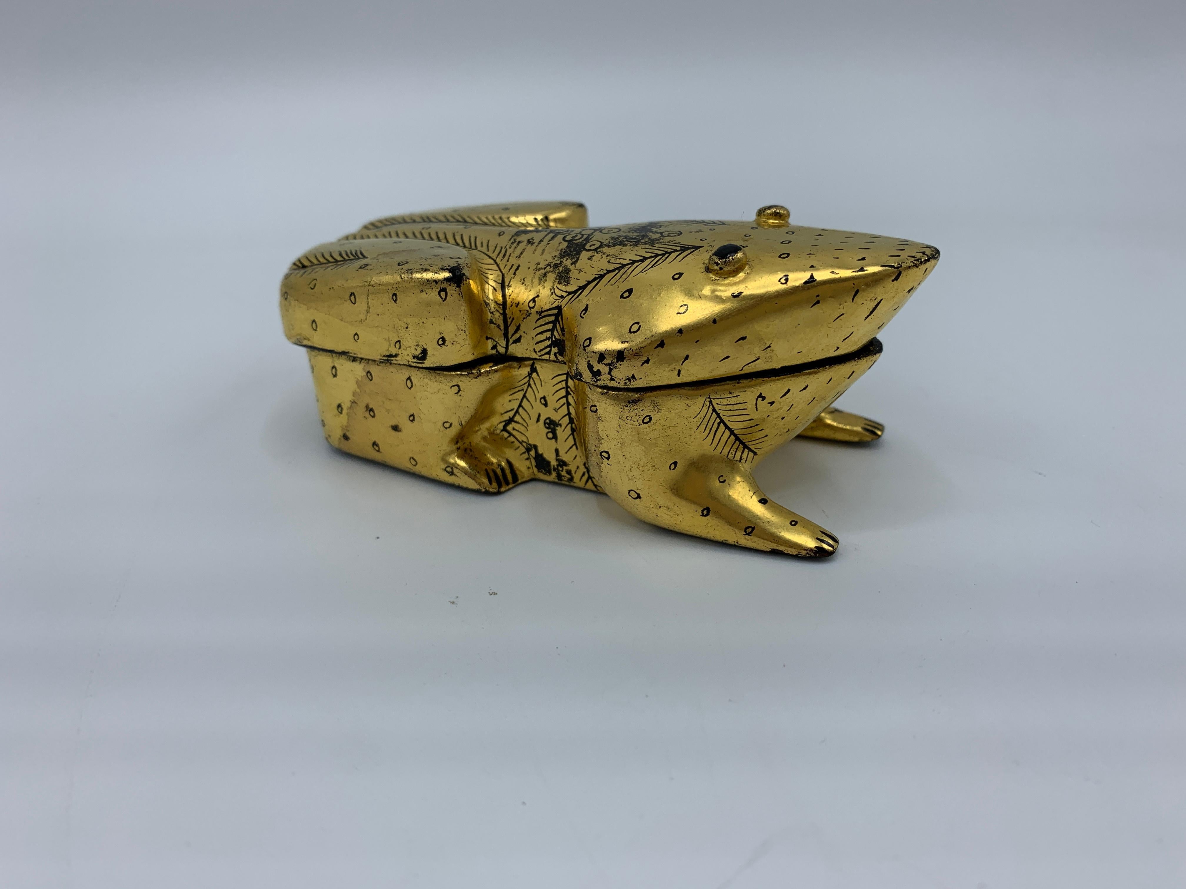 1970s Black and Gold Lacquered Frog Box In Good Condition In Richmond, VA