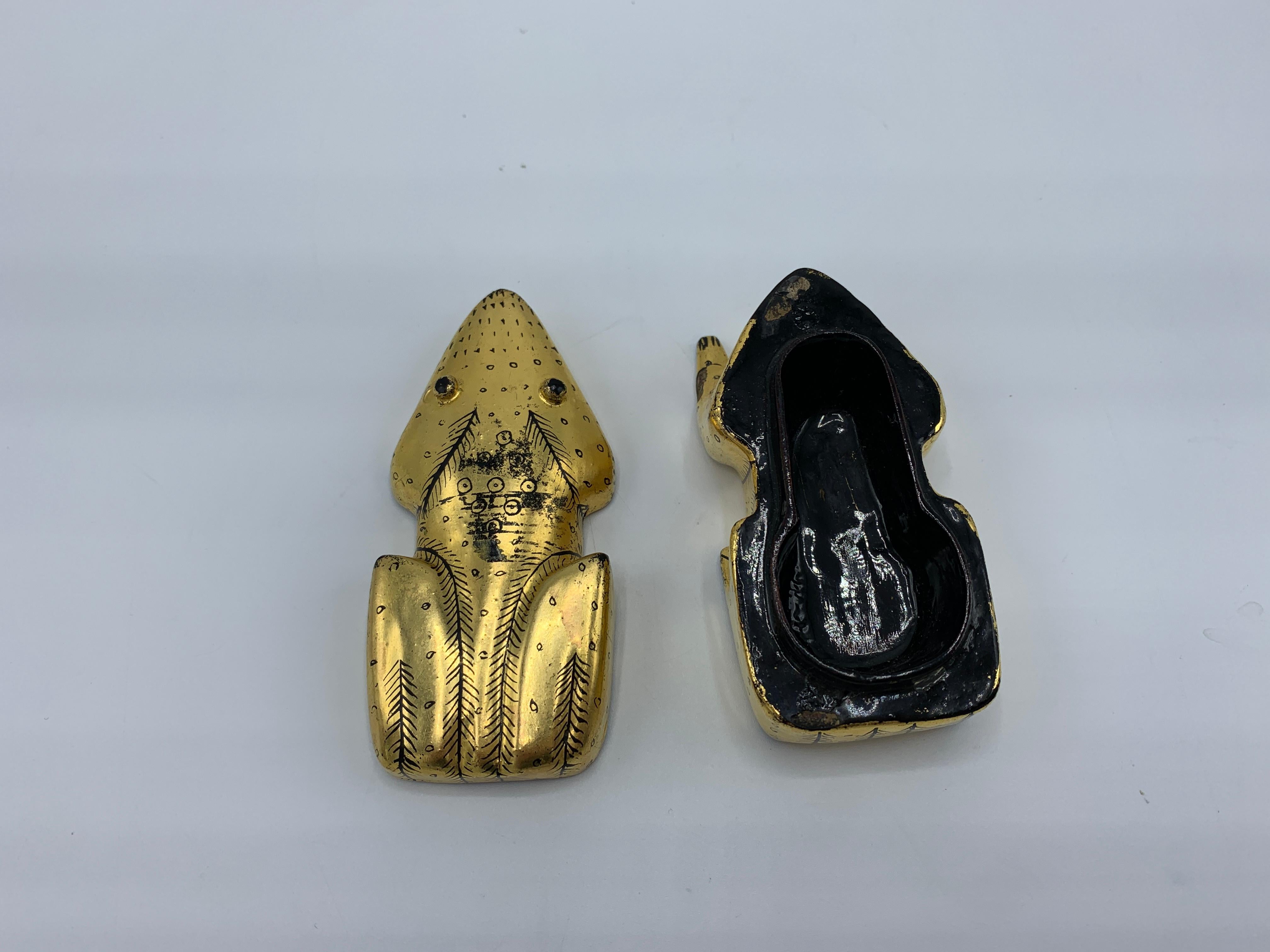 20th Century 1970s Black and Gold Lacquered Frog Box