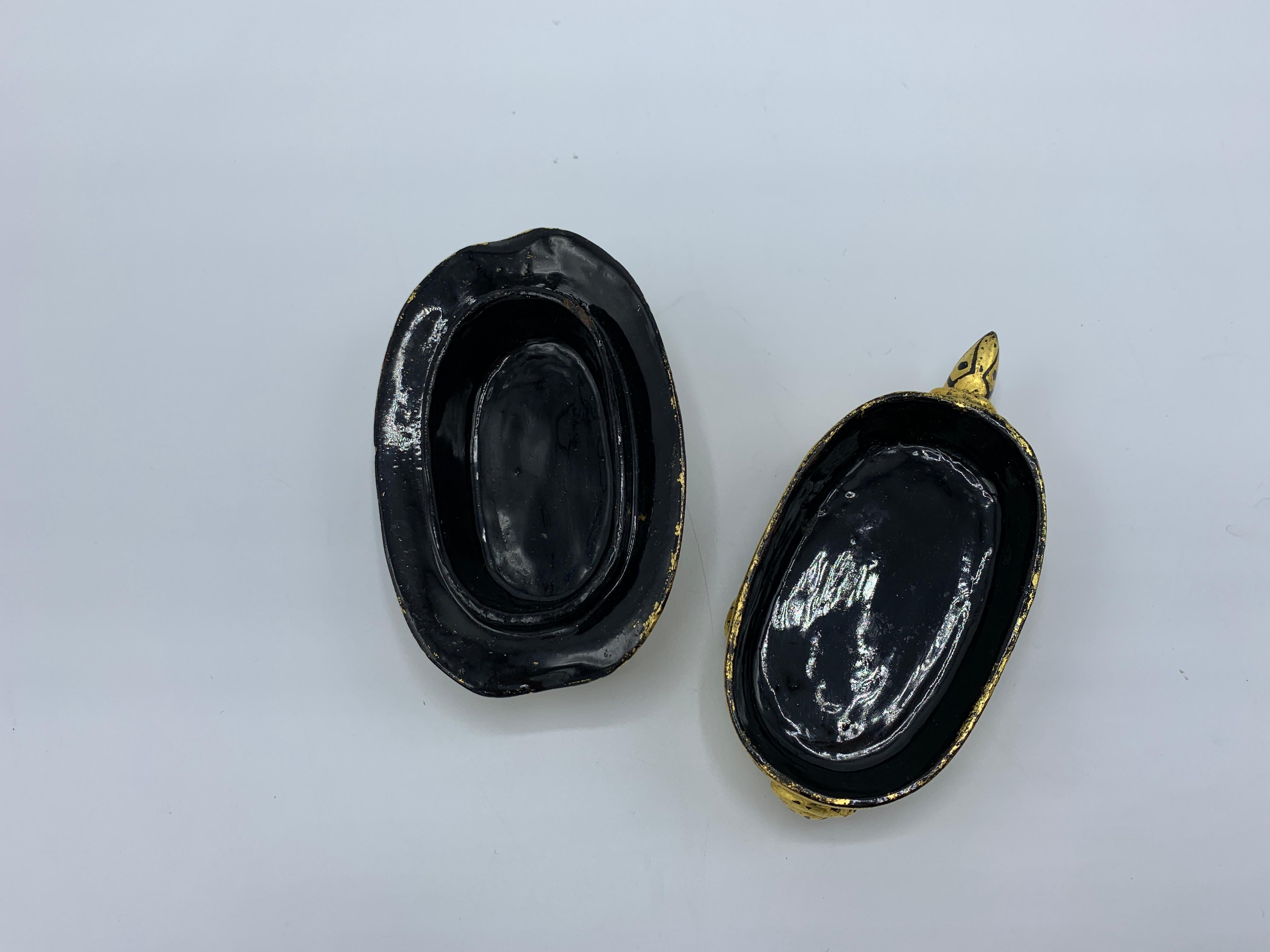 1970s Black and Gold Lacquered Turtle Box For Sale 1