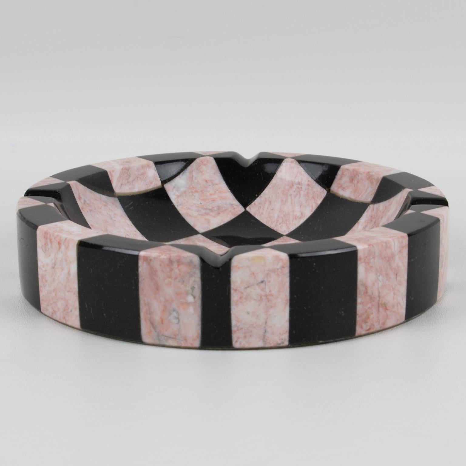 Spectacular large 1970s Italian modernist marble cigar ashtray, desk tidy, vide poche, or catchall. Extra thick marble slab with a checkerboard pattern, and black and pink color stone. No visible maker's mark.
Measurements: 7.88 in. diameter (20