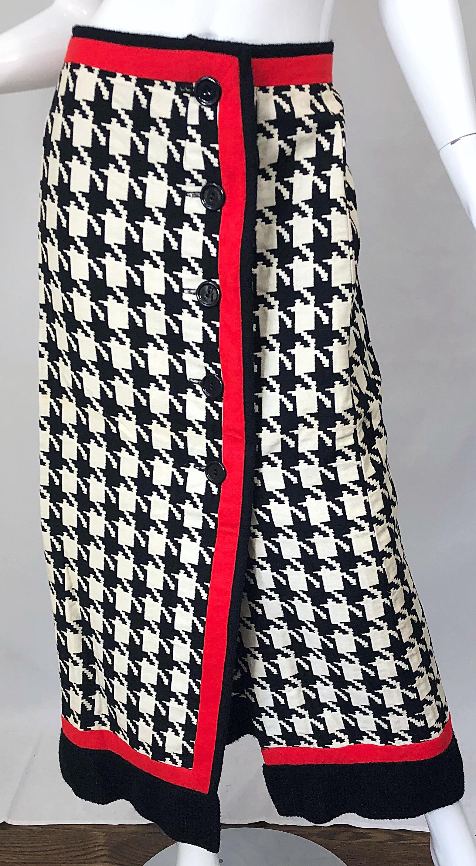 Women's 1970s Black and White and Red Houndstooth Striped Vintage 70s Maxi Skirt For Sale