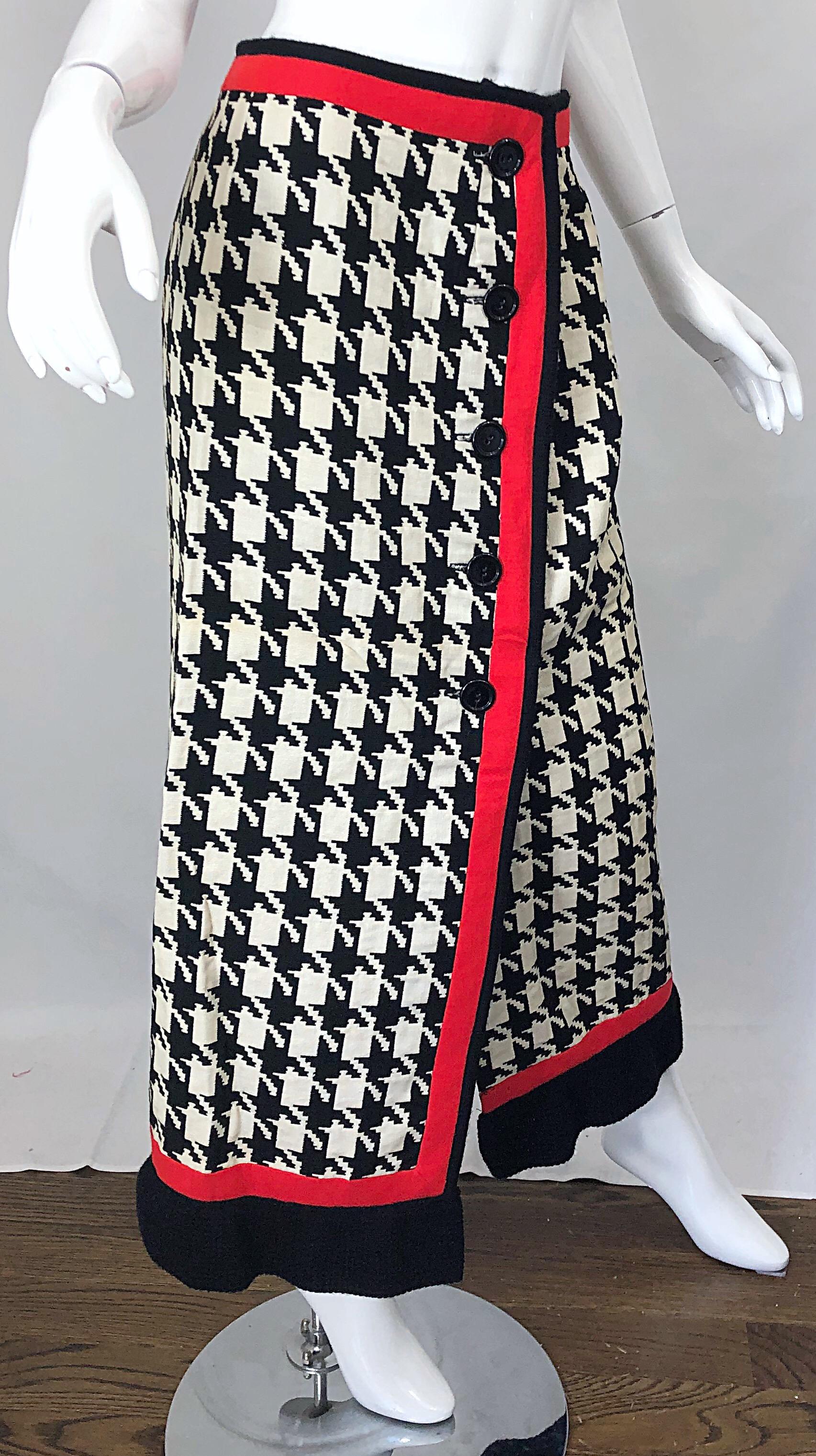 1970s Black and White and Red Houndstooth Striped Vintage 70s Maxi Skirt For Sale 2