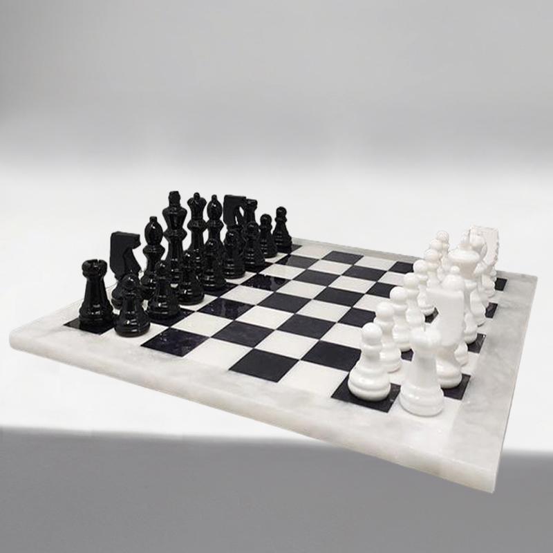 1970s Gorgeous black and white chess set in Volterra alabaster handmade. Made in Italy. The set is in excellent condition, with all the pieces intact and flawless. This chess set is a beautiful piece of art. 
Dimension:
14,56