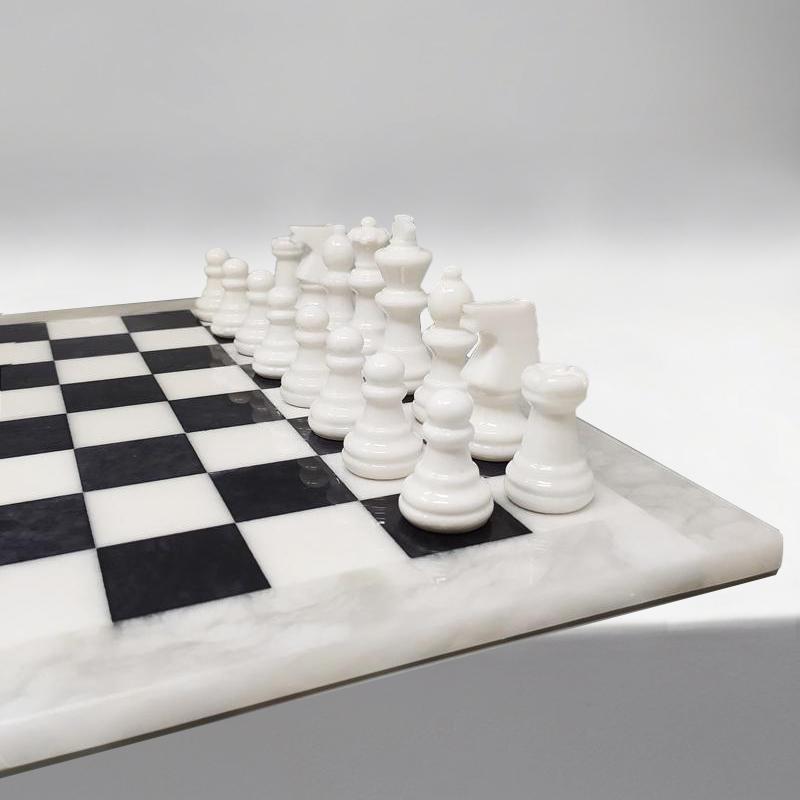 1970s Black and White Chess Set in Volterra Alabaster Handmade, Made in Italy In Excellent Condition In Milano, IT