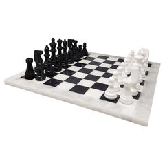 Jeu d'échecs noir et blanc des années 1970 en albâtre de Volterra fait à la main, fabriqué en Italie