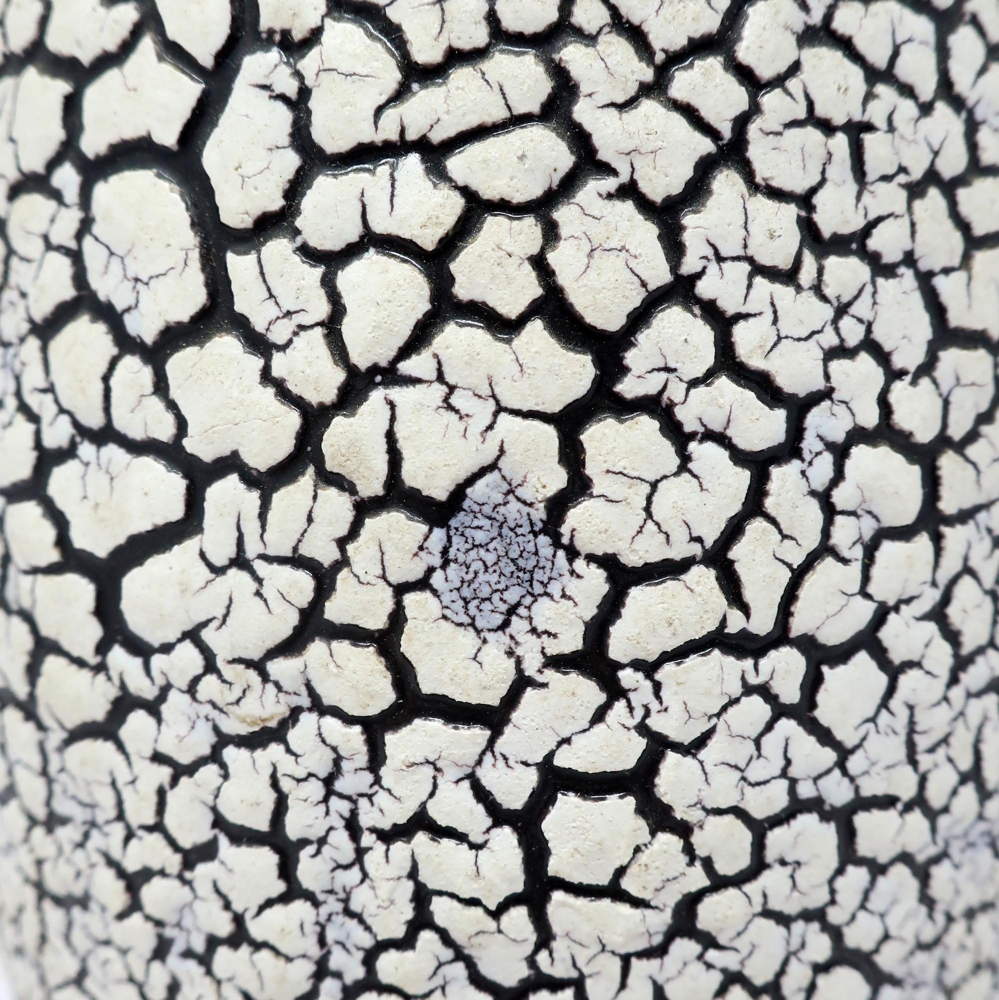 Vaso in ceramica craquele bianca e nera degli anni '70 di Jasba Keramik in vendita 1