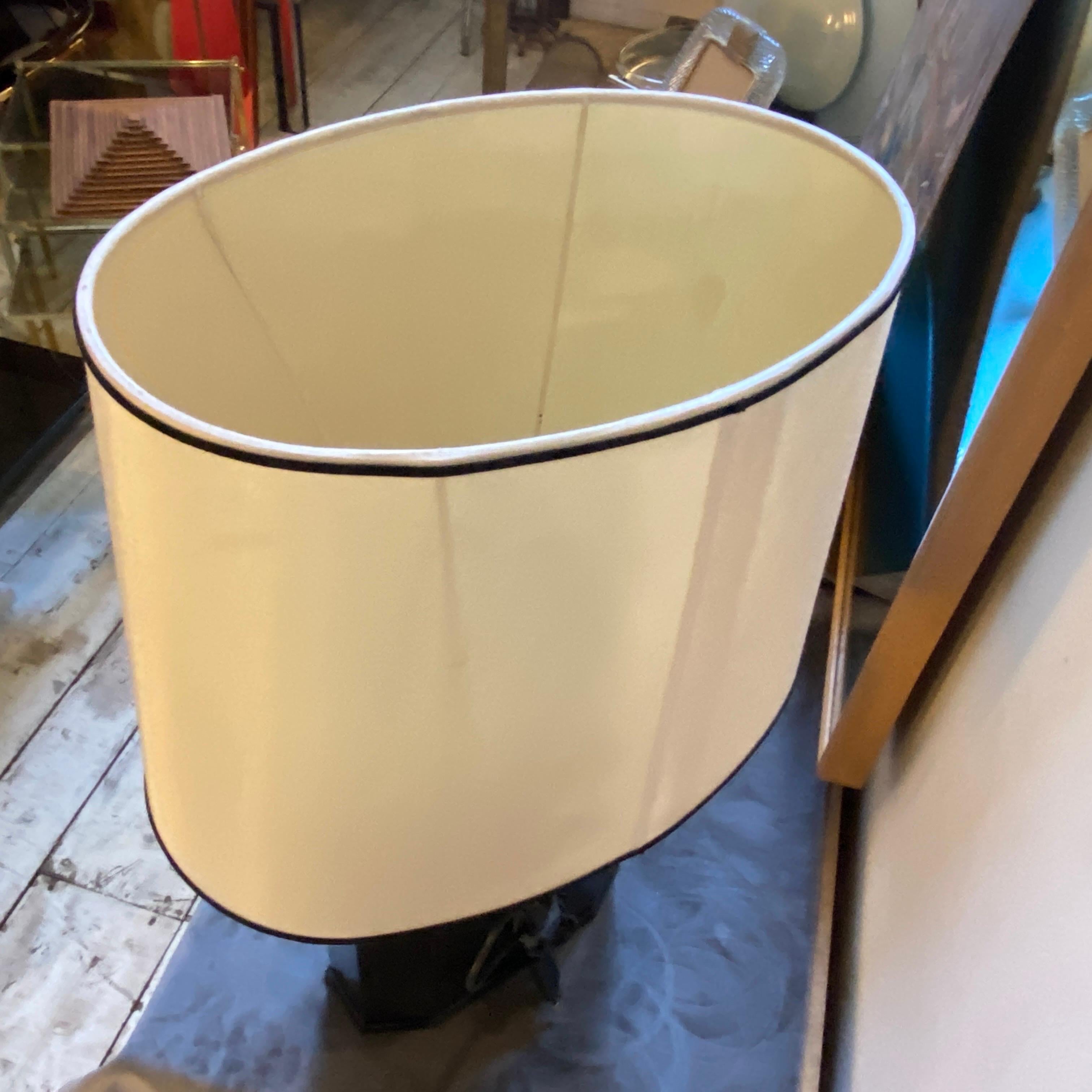 1970s Modernist Black and White Plexiglass Italian Table Lamp For Sale 3