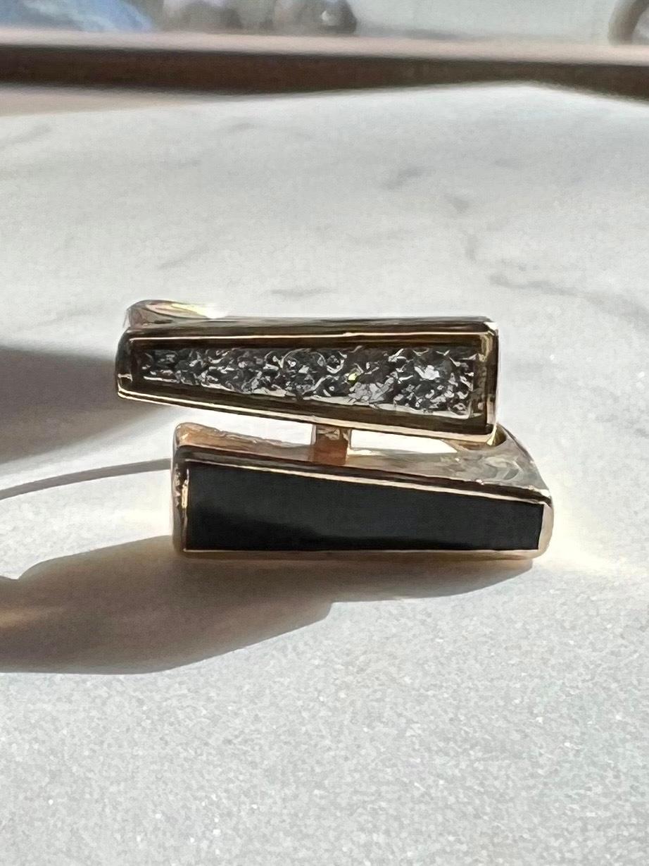 1970s Black Coral & Diamond Bypass Ring in 14K Yellow Gold For Sale 1