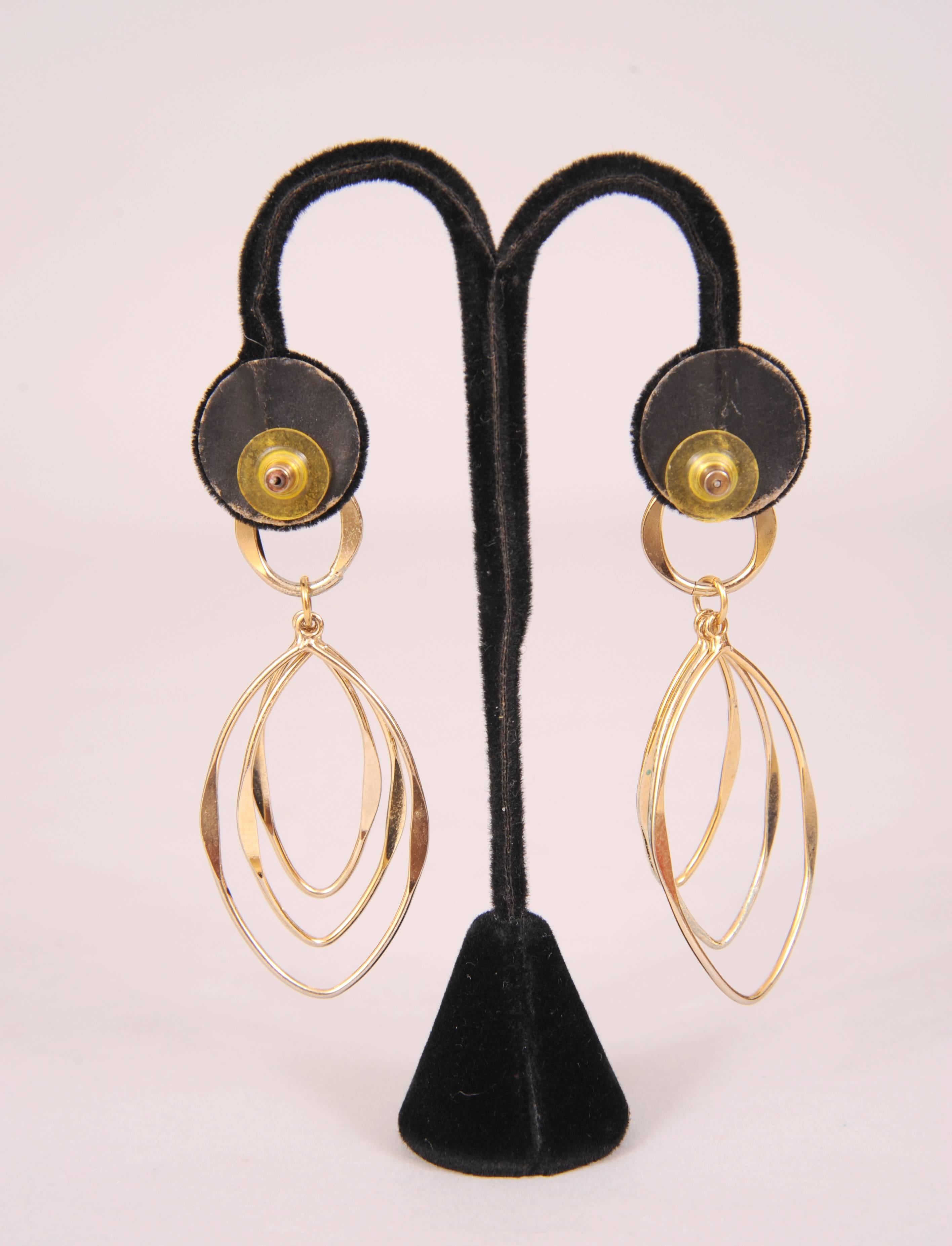 Black Enamel and Gold Dangle Earrings, 1970s In Excellent Condition For Sale In New Hope, PA