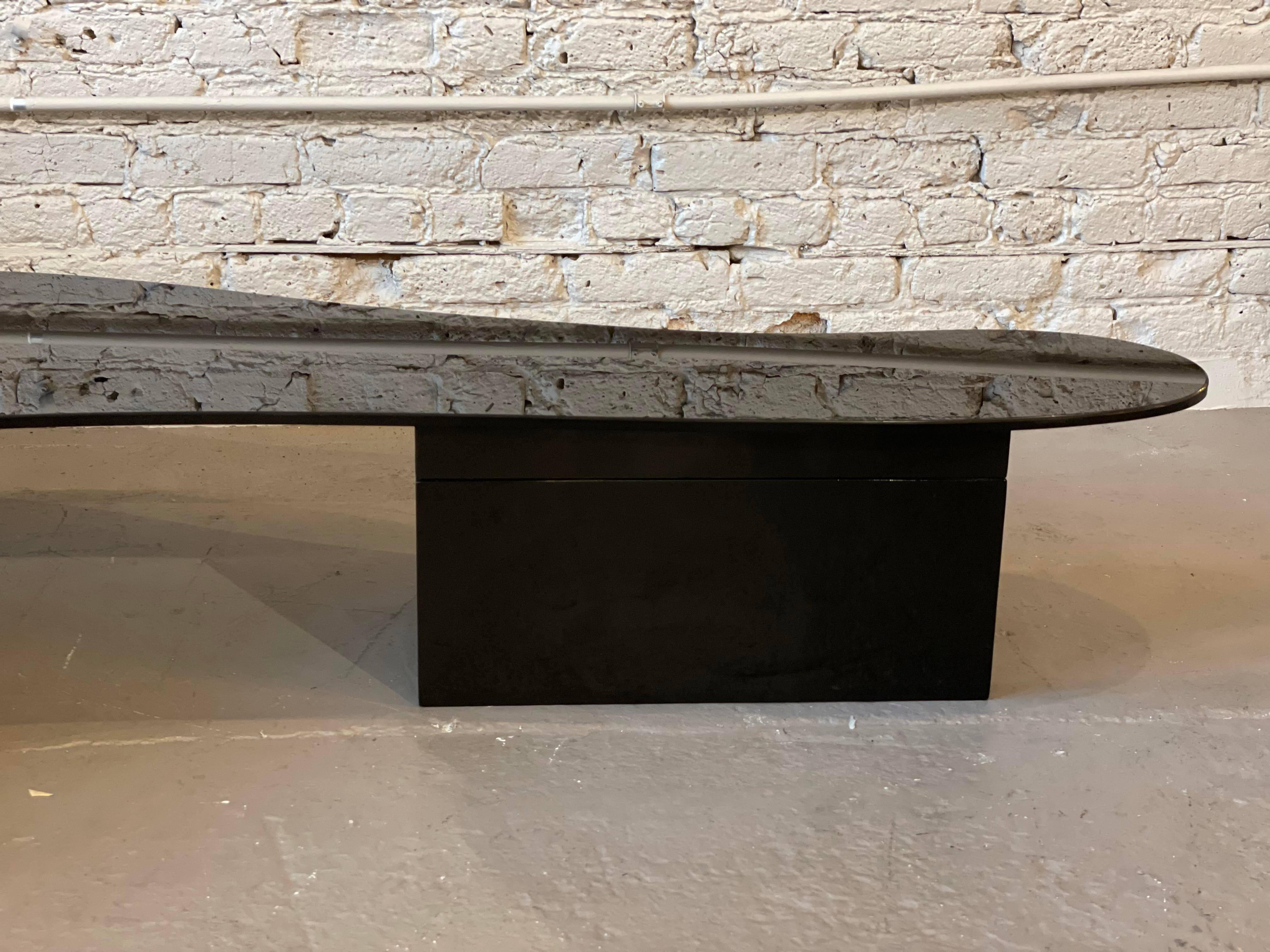 1970s Black Glass Custom Biomorphic Kidney Shape Coffee Table In Good Condition In Chicago, IL