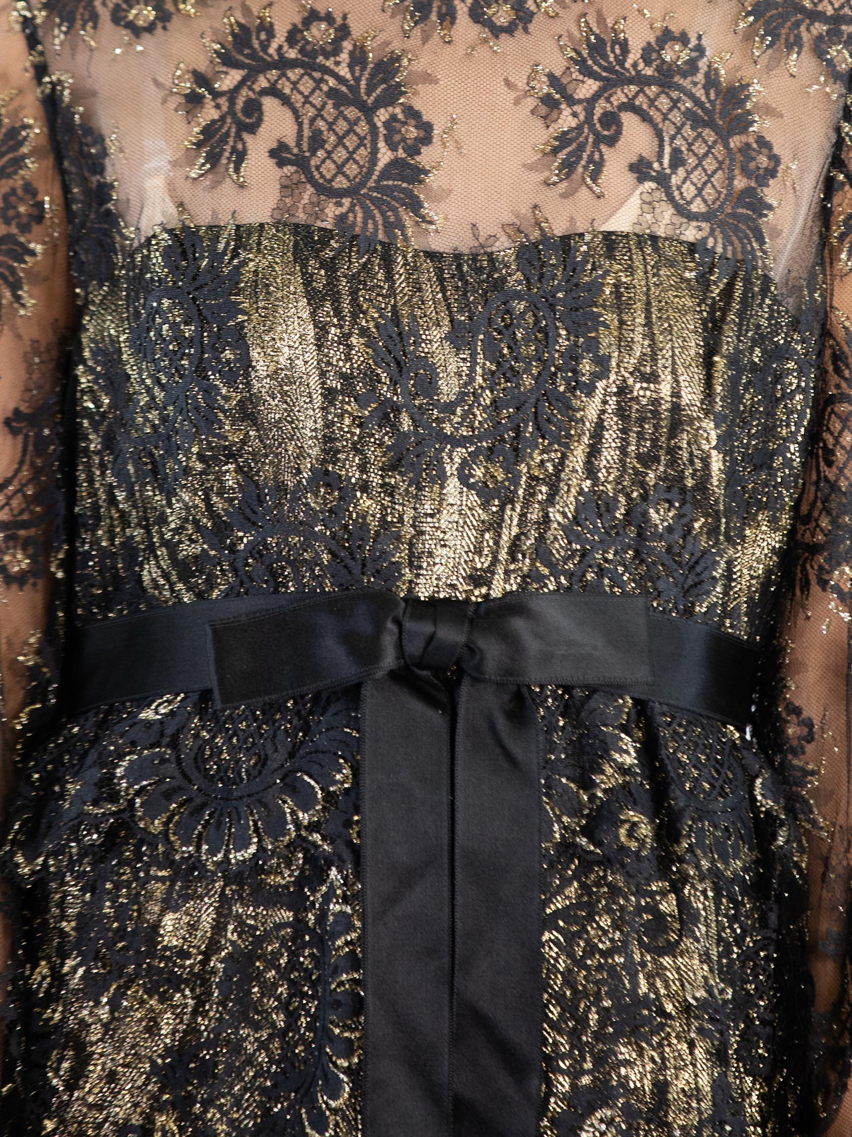 Schwarz-goldenes Seiden- Lurex-Jacquard-Kleid mit Empire-Taille und Spitzeneinsatz aus den 1970er Jahren mit Ärmeln im Angebot 4