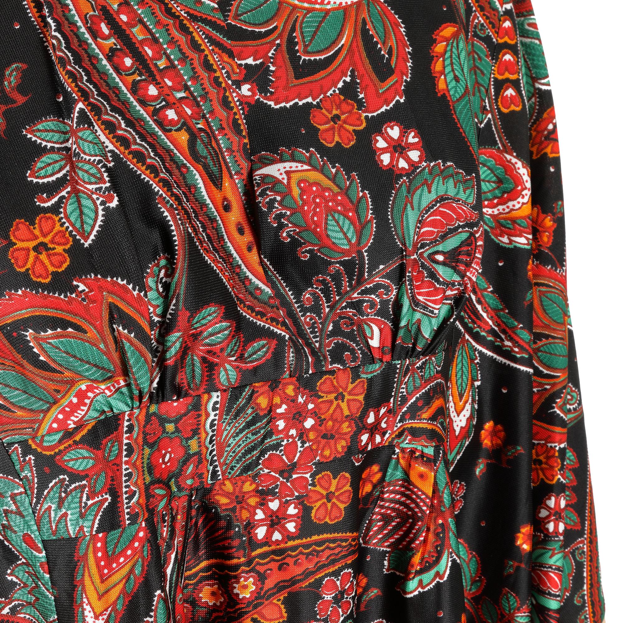 1970s Black Green and Orange Paisley Print Kaftan For Sale 1