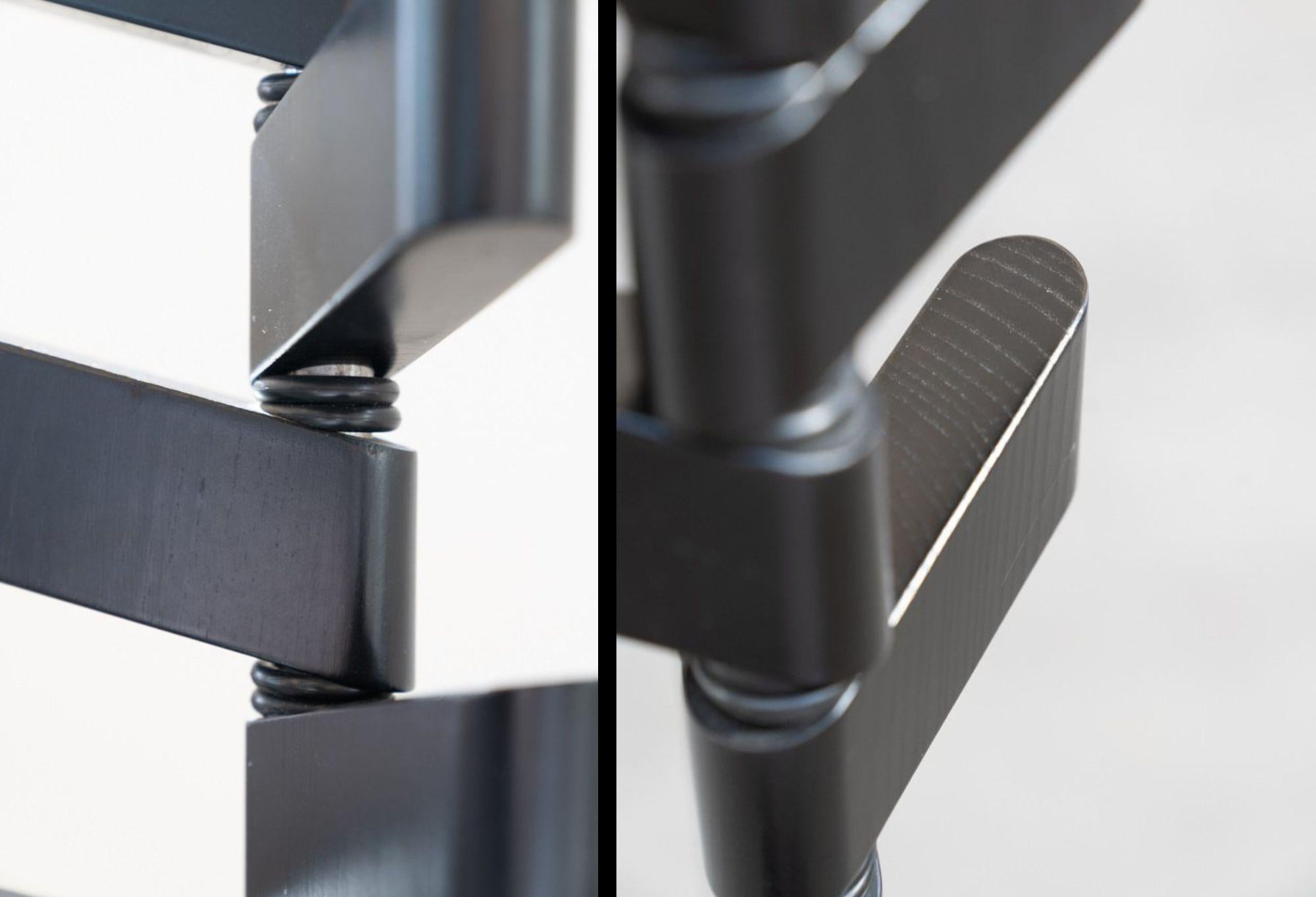1970s Black Lacquered Coat Rack - Sleek Minimalist Design In Good Condition For Sale In Manzano, IT