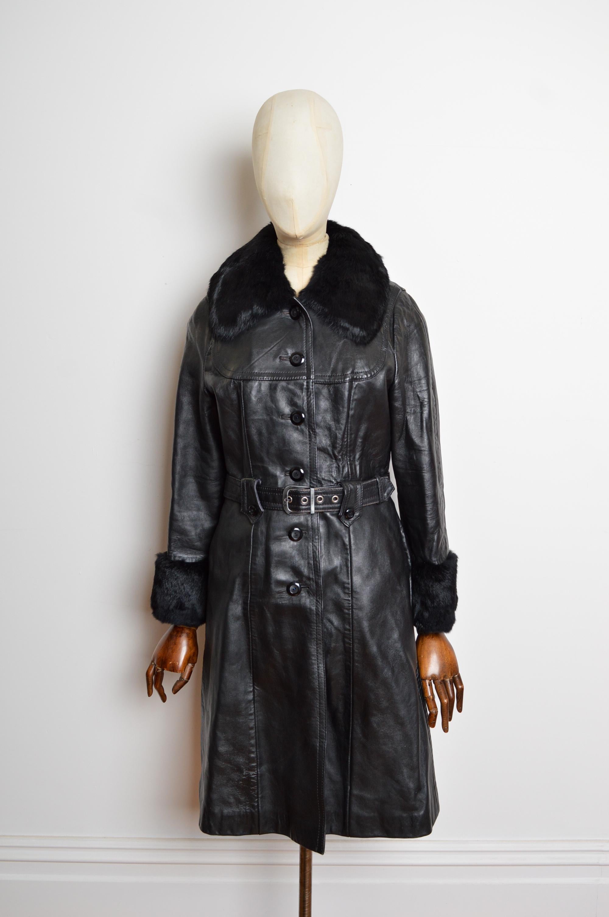 Trench anni '70 in pelle nera e pelliccia con colletto e polsini vaporosi in vendita 7