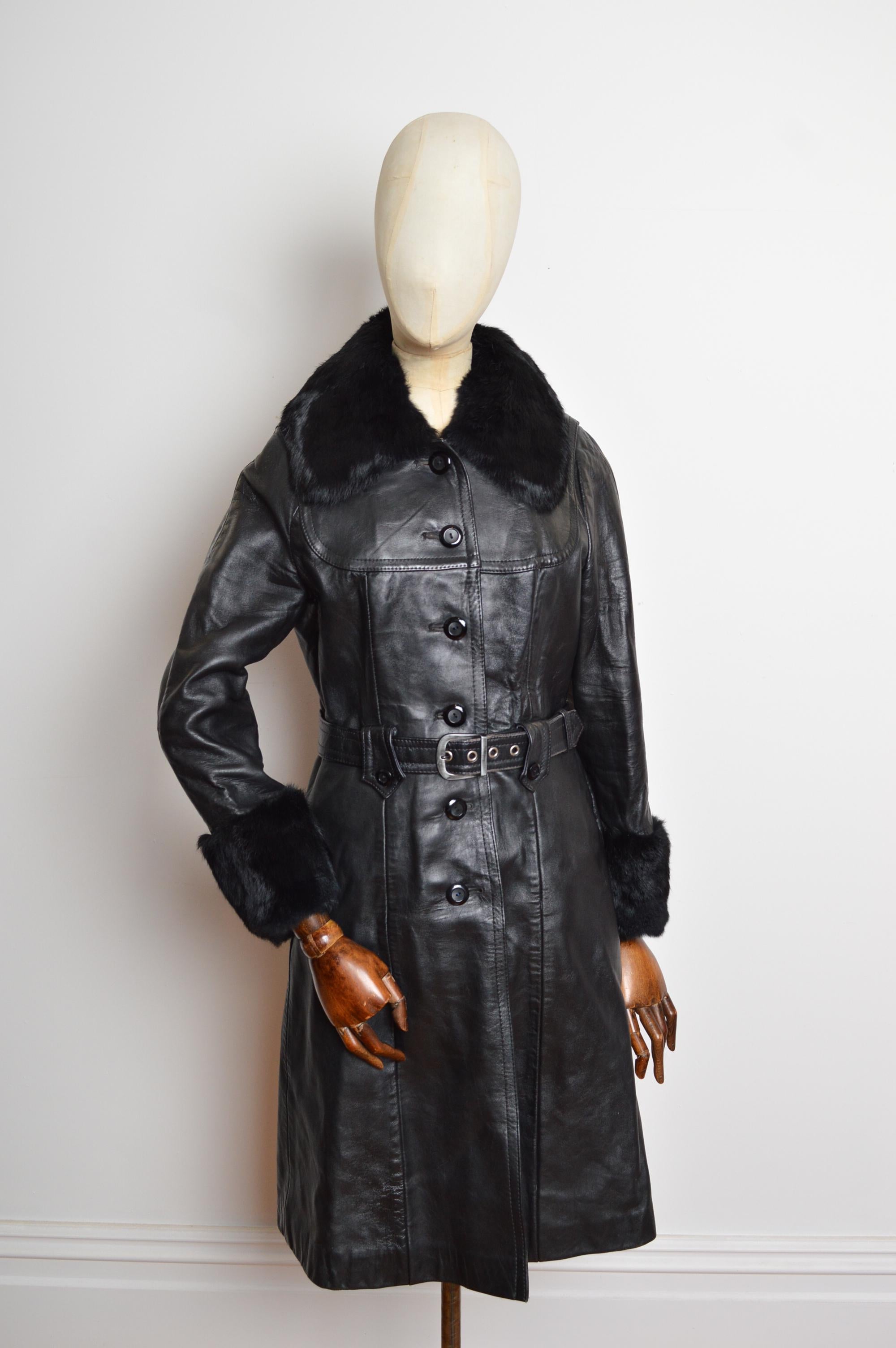 Trench anni '70 in pelle nera e pelliccia con colletto e polsini vaporosi in vendita 8