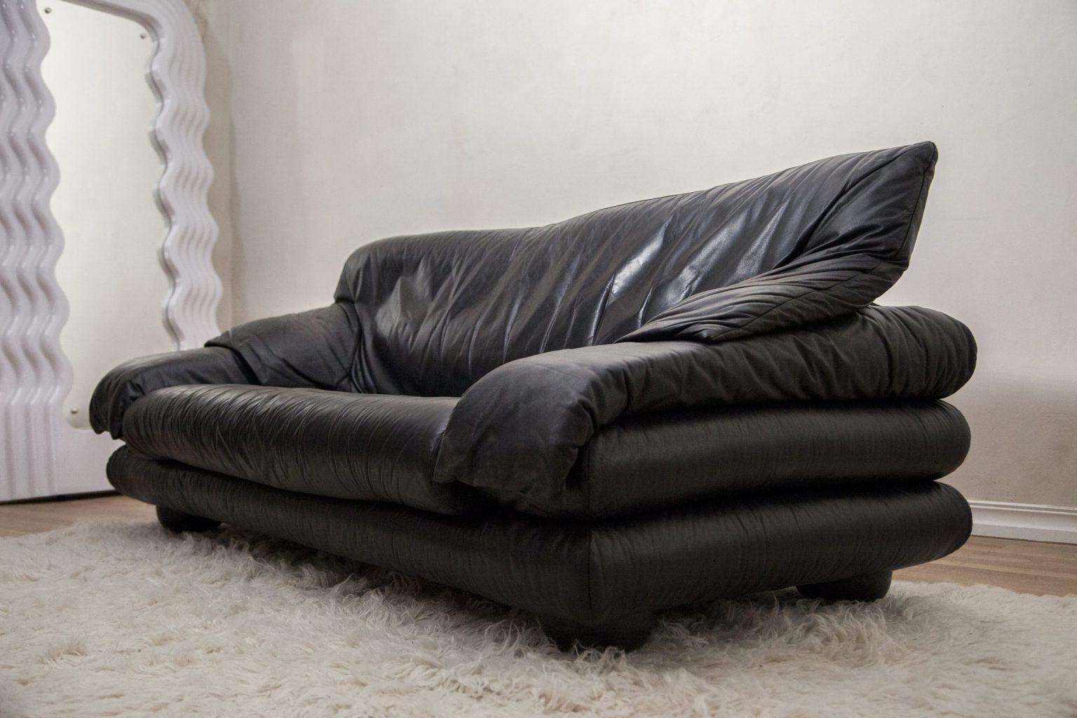 1970s Black Leather Sofa by Manufacturer Wiener Werkstätte For Sale 3
