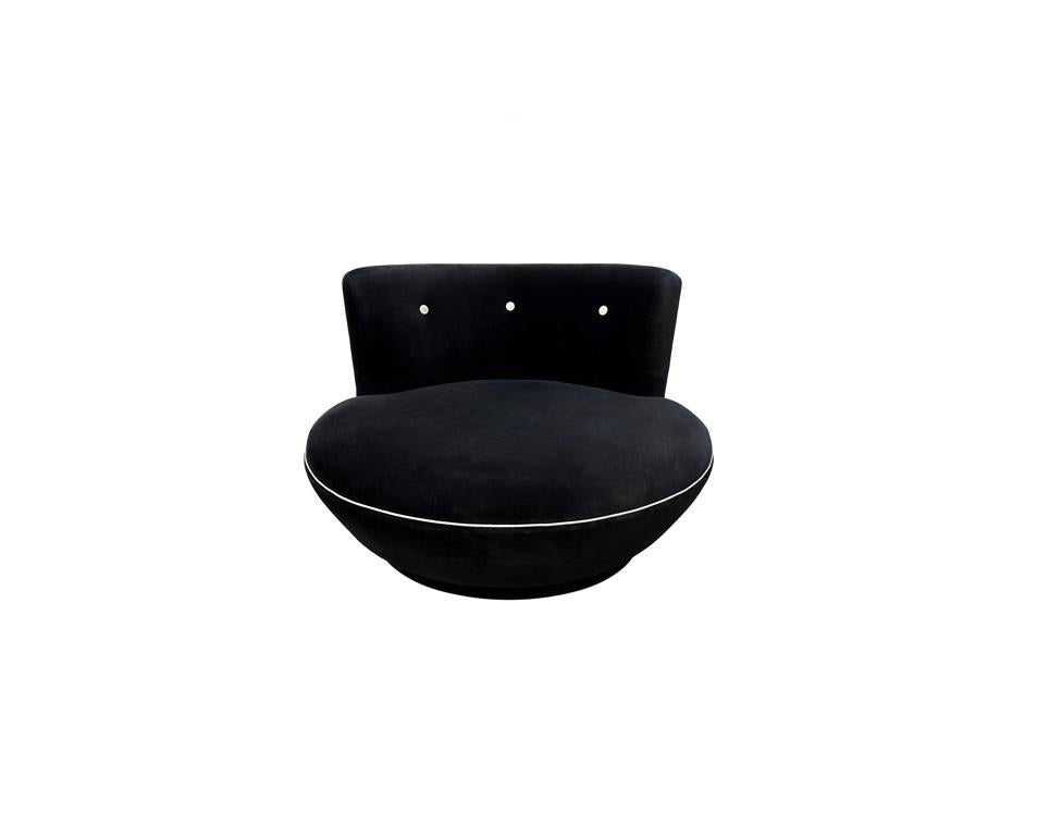Mid-Century Modern Paire de fauteuils pivotants des années 1970, neufs par Milo Baughman en vente