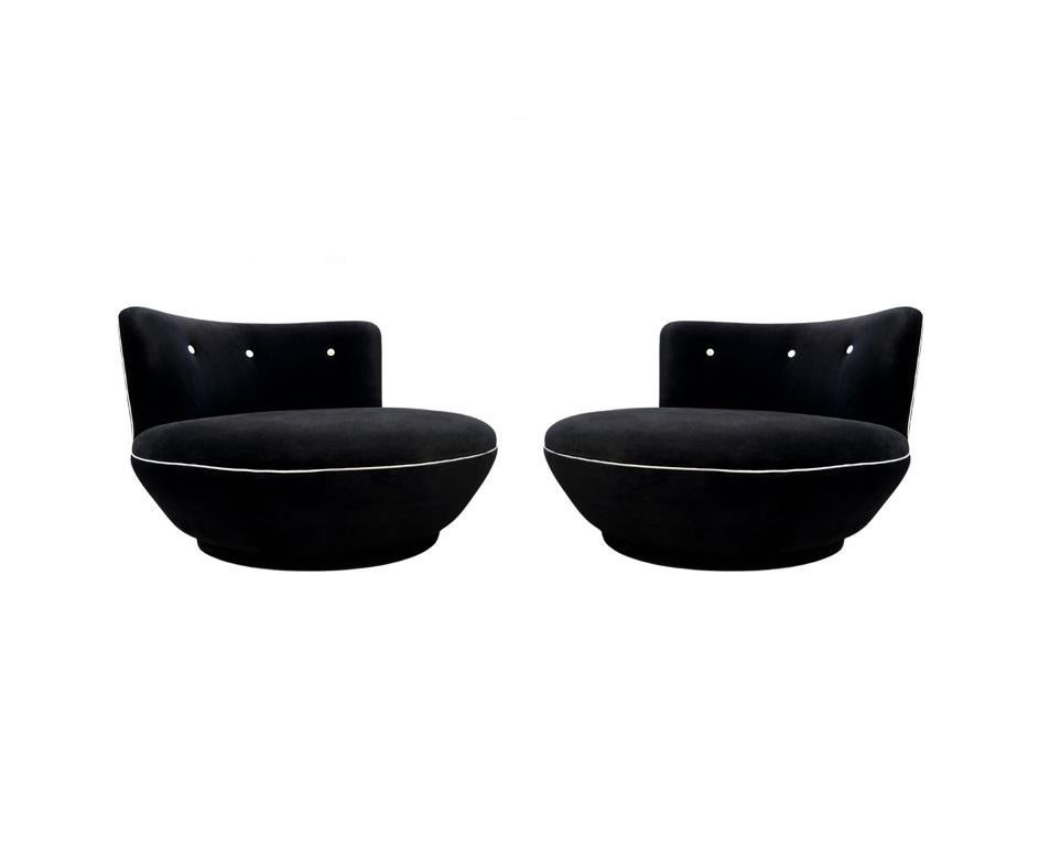 Américain Paire de fauteuils pivotants des années 1970, neufs par Milo Baughman en vente