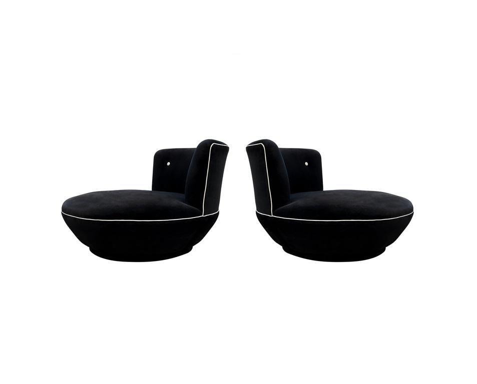 Paire de fauteuils pivotants des années 1970, neufs par Milo Baughman en vente 2