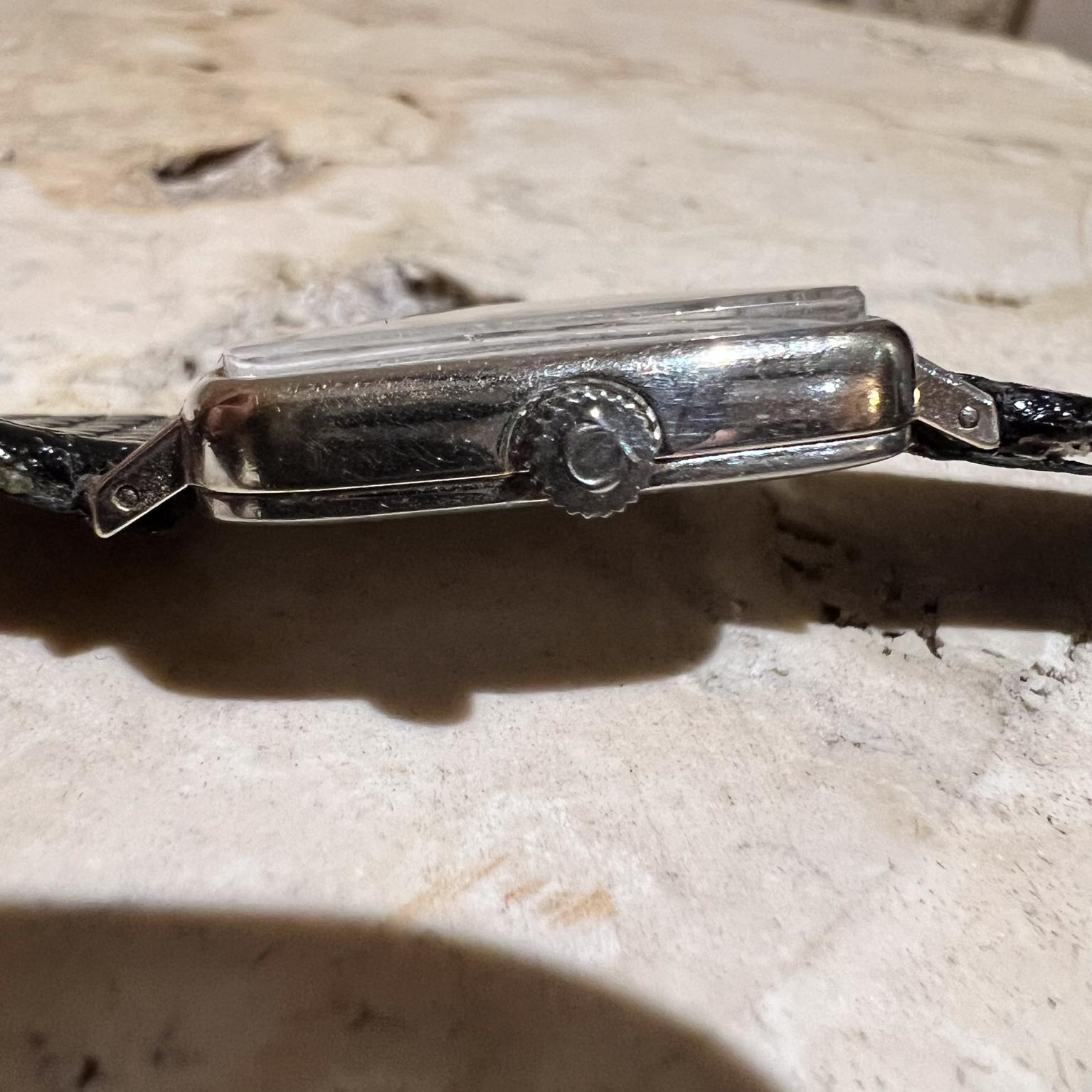 1970s Black Omega Genève Vintage Watch Swiss Made In Good Condition For Sale In Chula Vista, CA