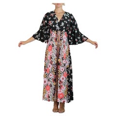1970S Black, Peach
Pink Floral Pattern Nylon Tricot Jersey Kaftan 1970S Black, Peach
Pink Floral Pattern Nylon Tricot Jersey Kaftan