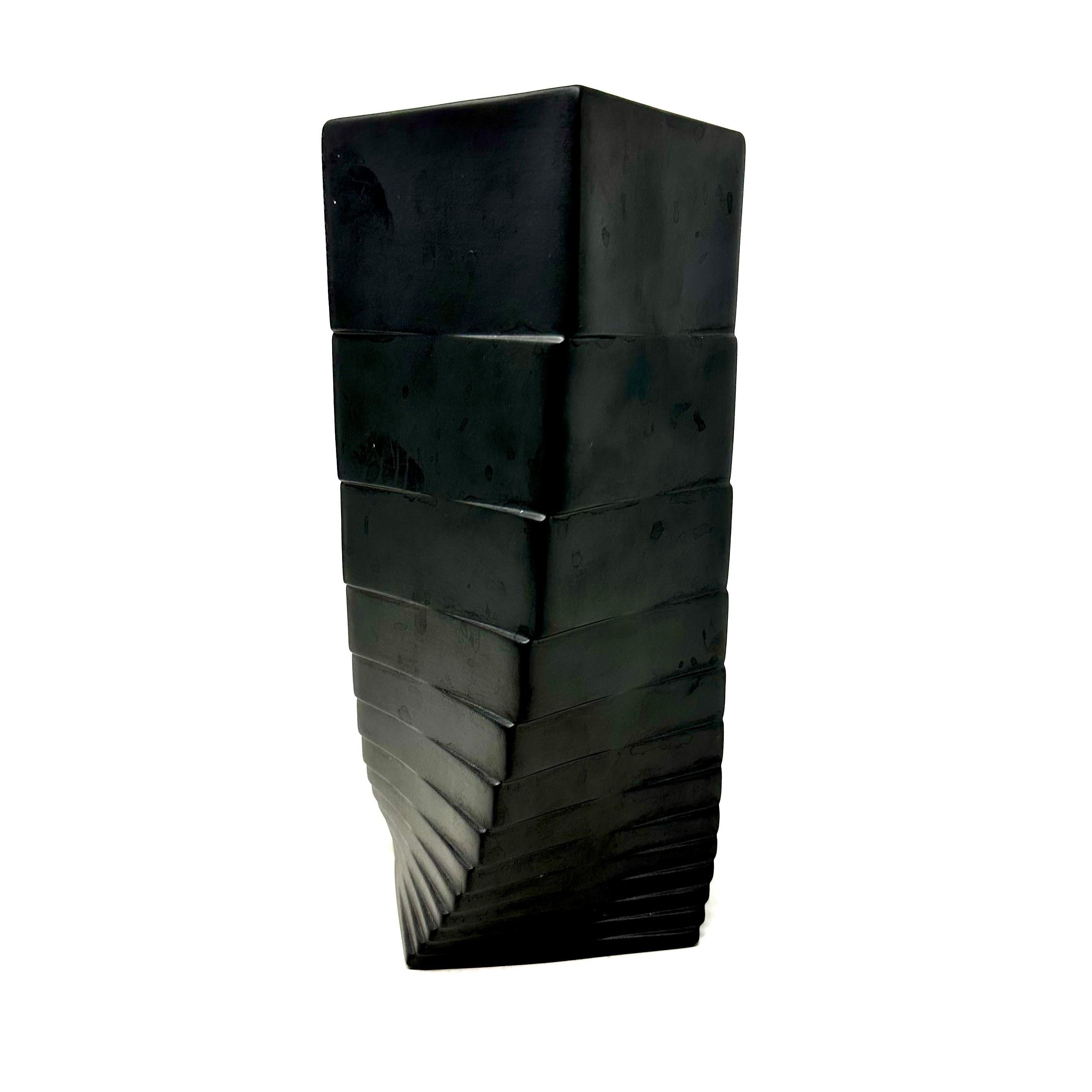 1970s black porcelain bisque Op Art vase by Christa Hausler Goltz for Rosenthal. Marked on the underside. In excellent condition.

Width: 4.5 in / Depth: 4.5 in / Height: 8.5 in.

