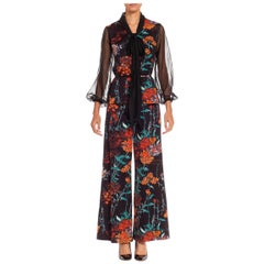 Ensemble à fleurs en polyester mélangé noir et rouge des années 1970 avec manches transparentes